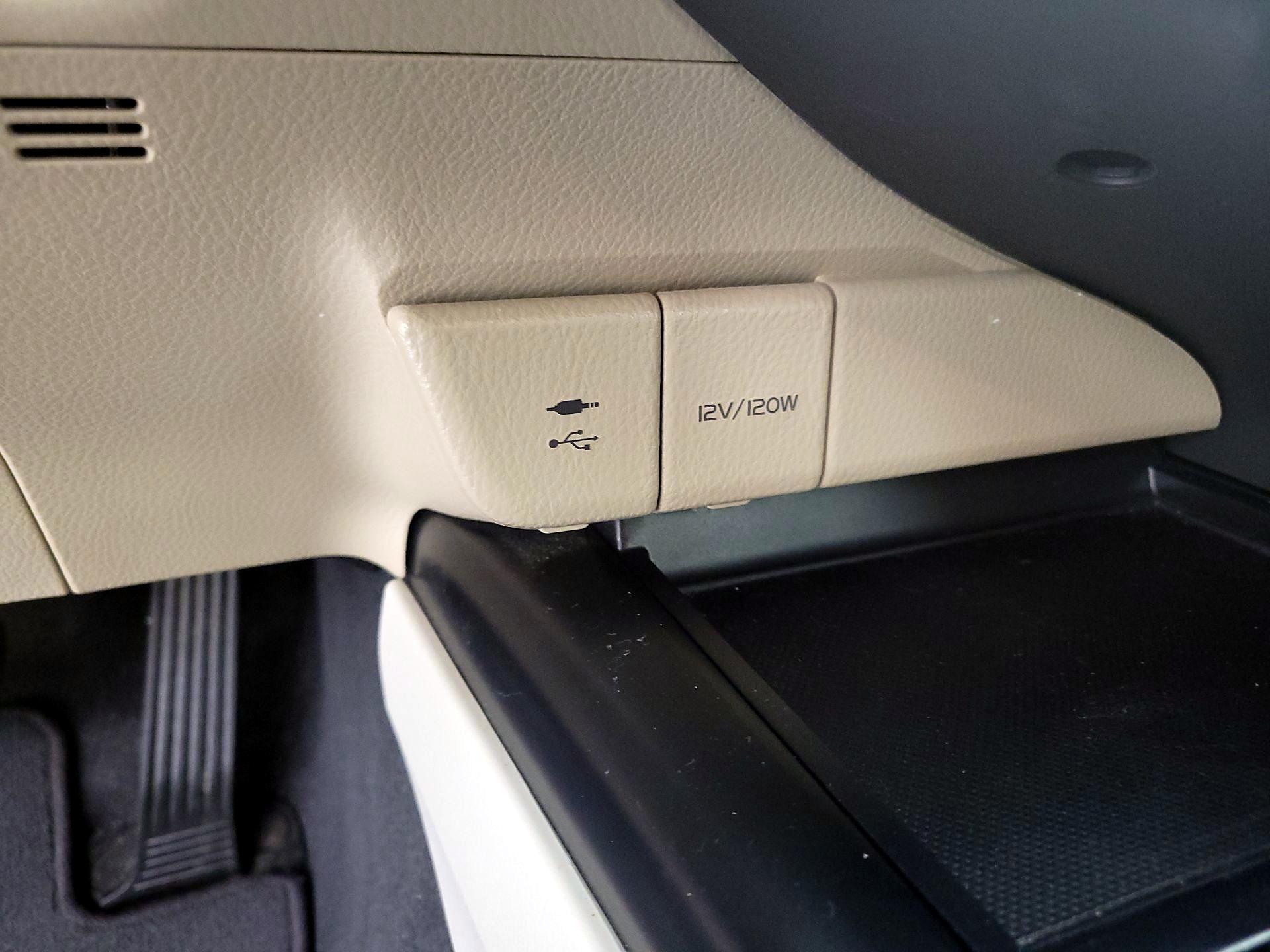 Thumbnail: 2019 Toyota Camry - 18