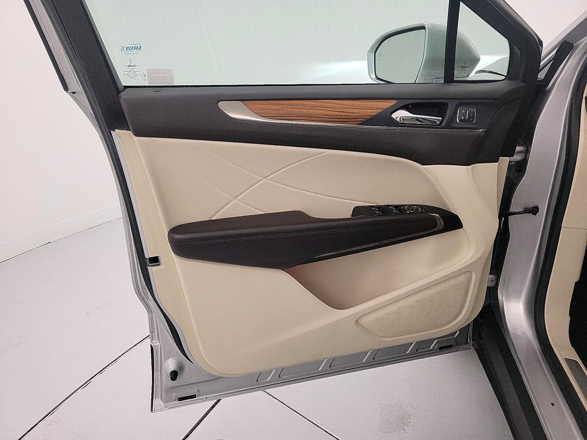 Thumbnail: 2015 Lincoln MKC - 12