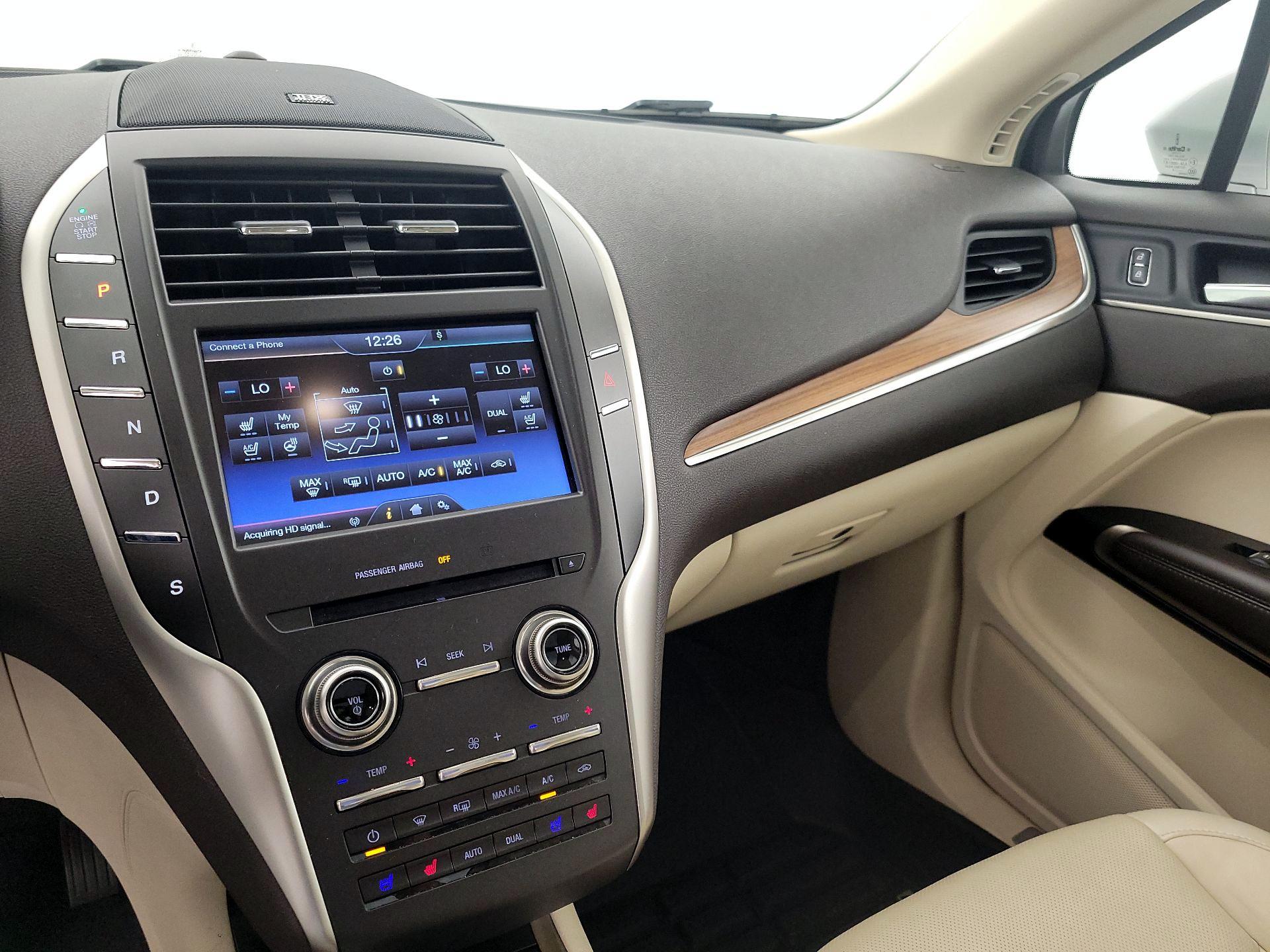 Thumbnail: 2015 Lincoln MKC - 17