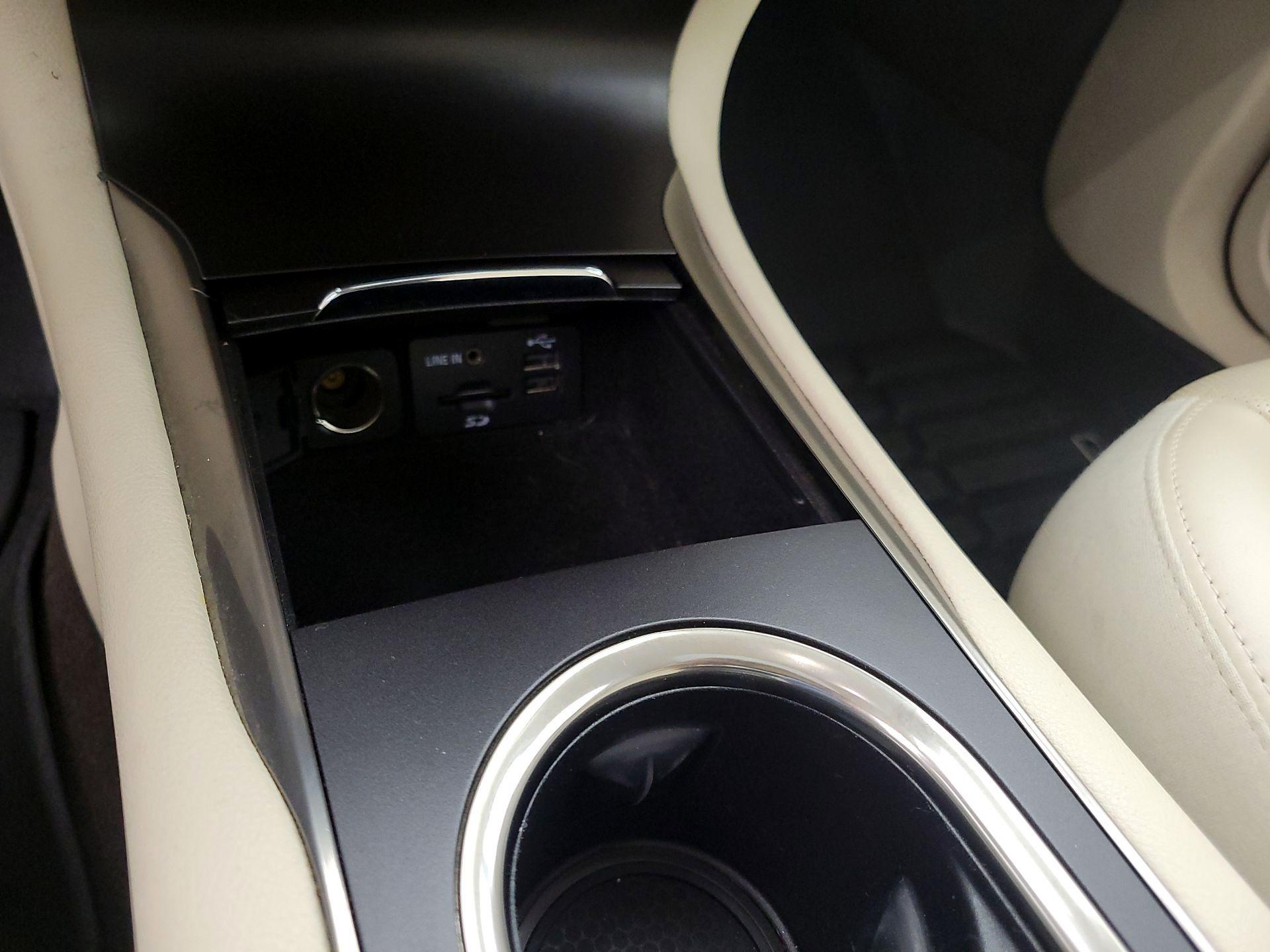 Thumbnail: 2015 Lincoln MKC - 19