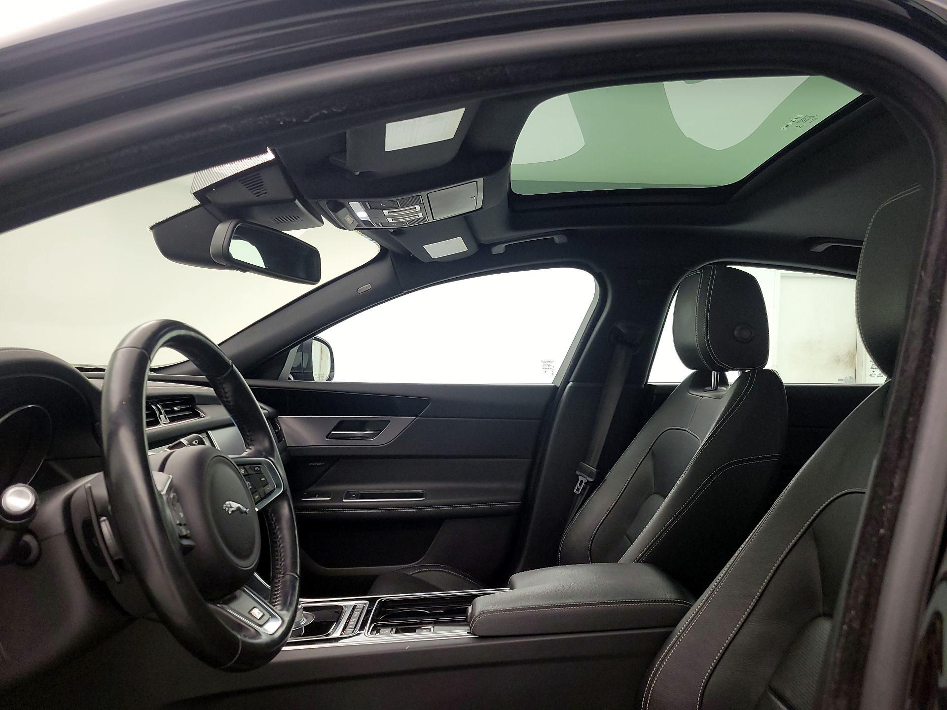 Thumbnail: 2016 Jaguar XF - 20