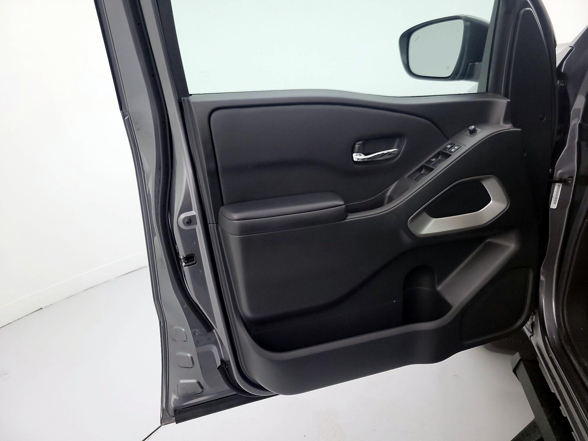 Thumbnail: 2025 Nissan Frontier - 12