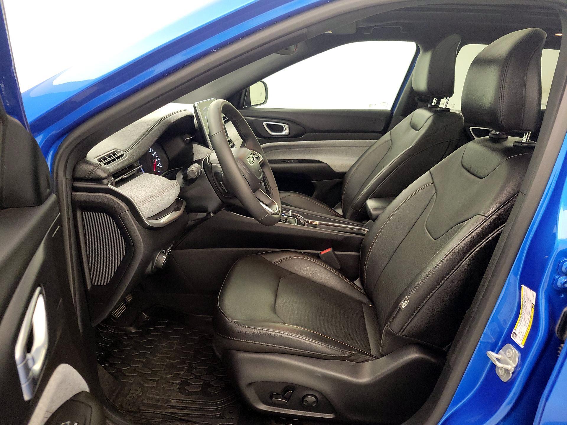 Thumbnail: 2023 Jeep Compass - 11