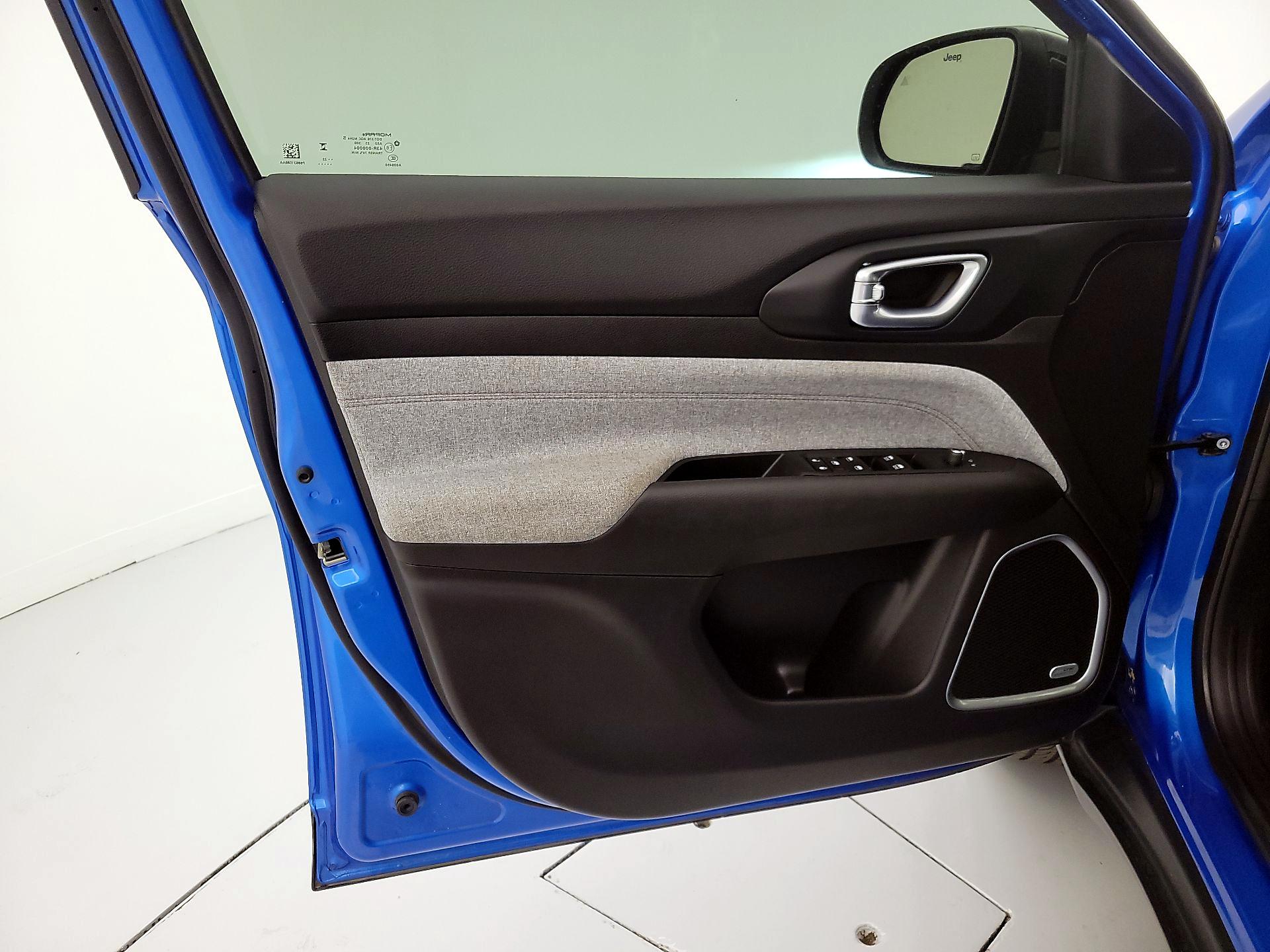 Thumbnail: 2023 Jeep Compass - 12