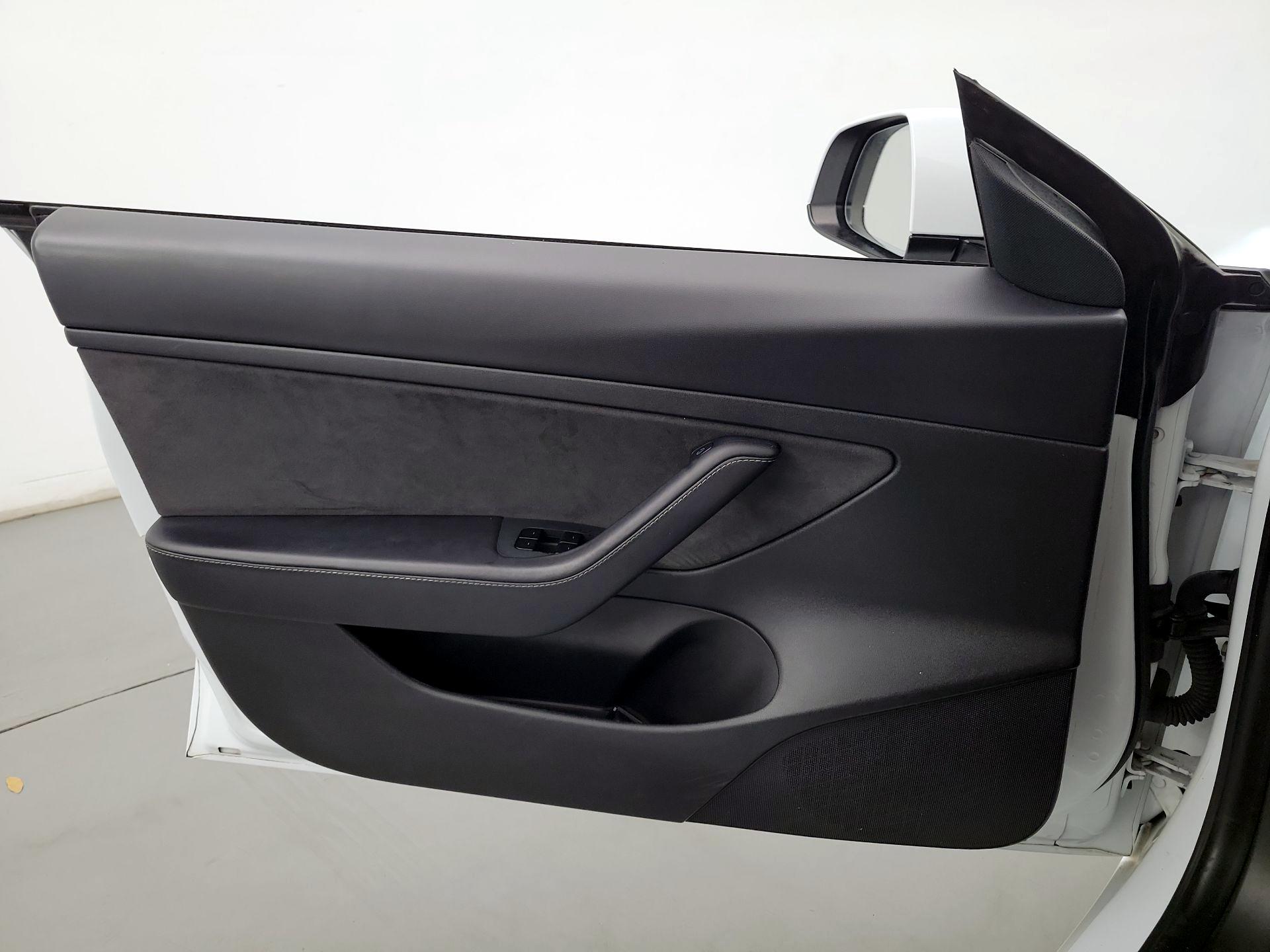 Thumbnail: 2021 Tesla Model 3 - 12