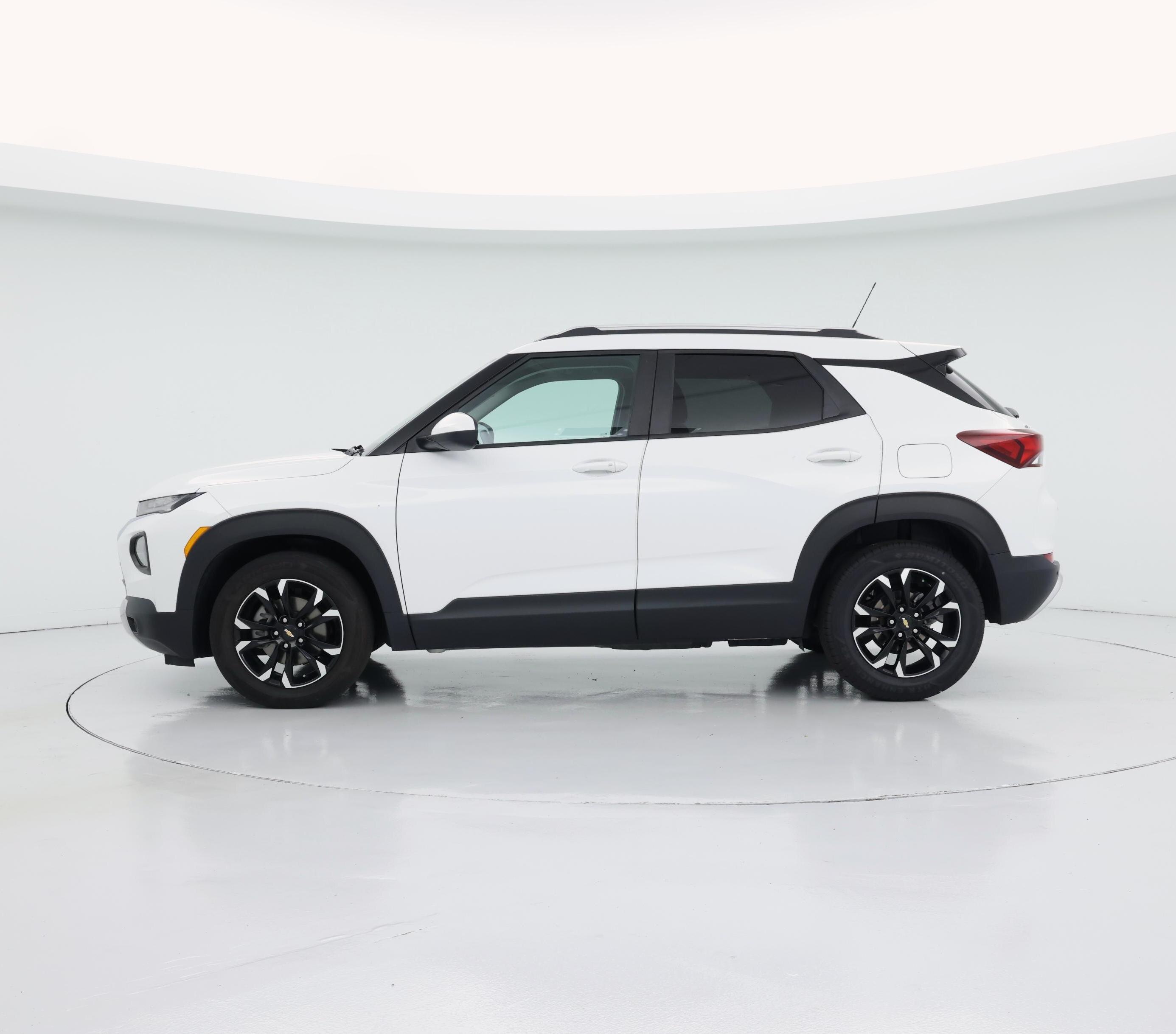 Thumbnail: 2021 Chevrolet TrailBlazer - 3