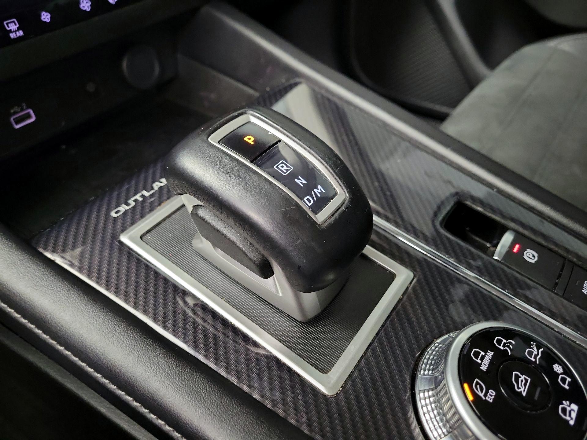 Thumbnail: 2022 Mitsubishi Outlander - 17