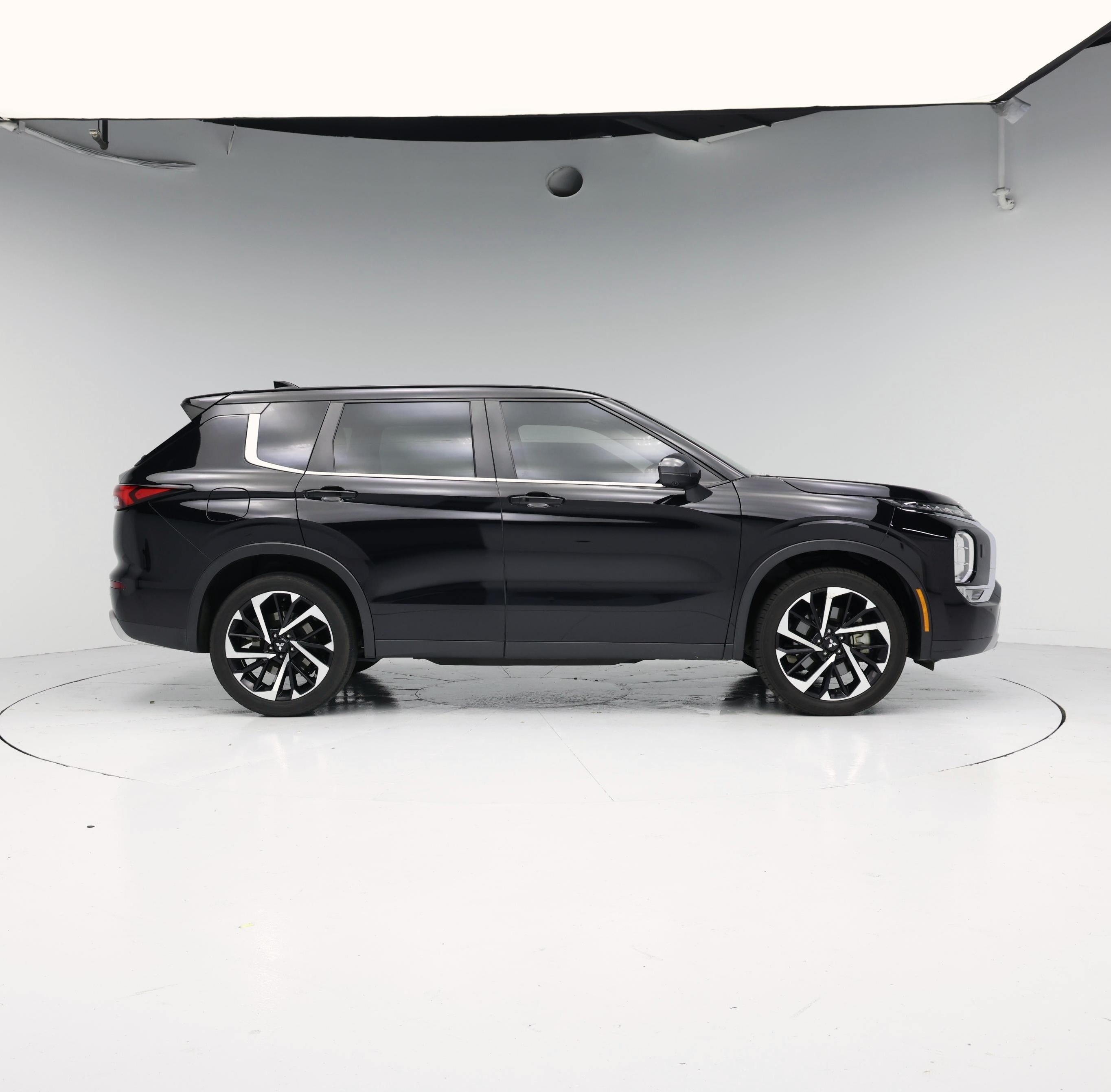 Thumbnail: 2022 Mitsubishi Outlander - 7
