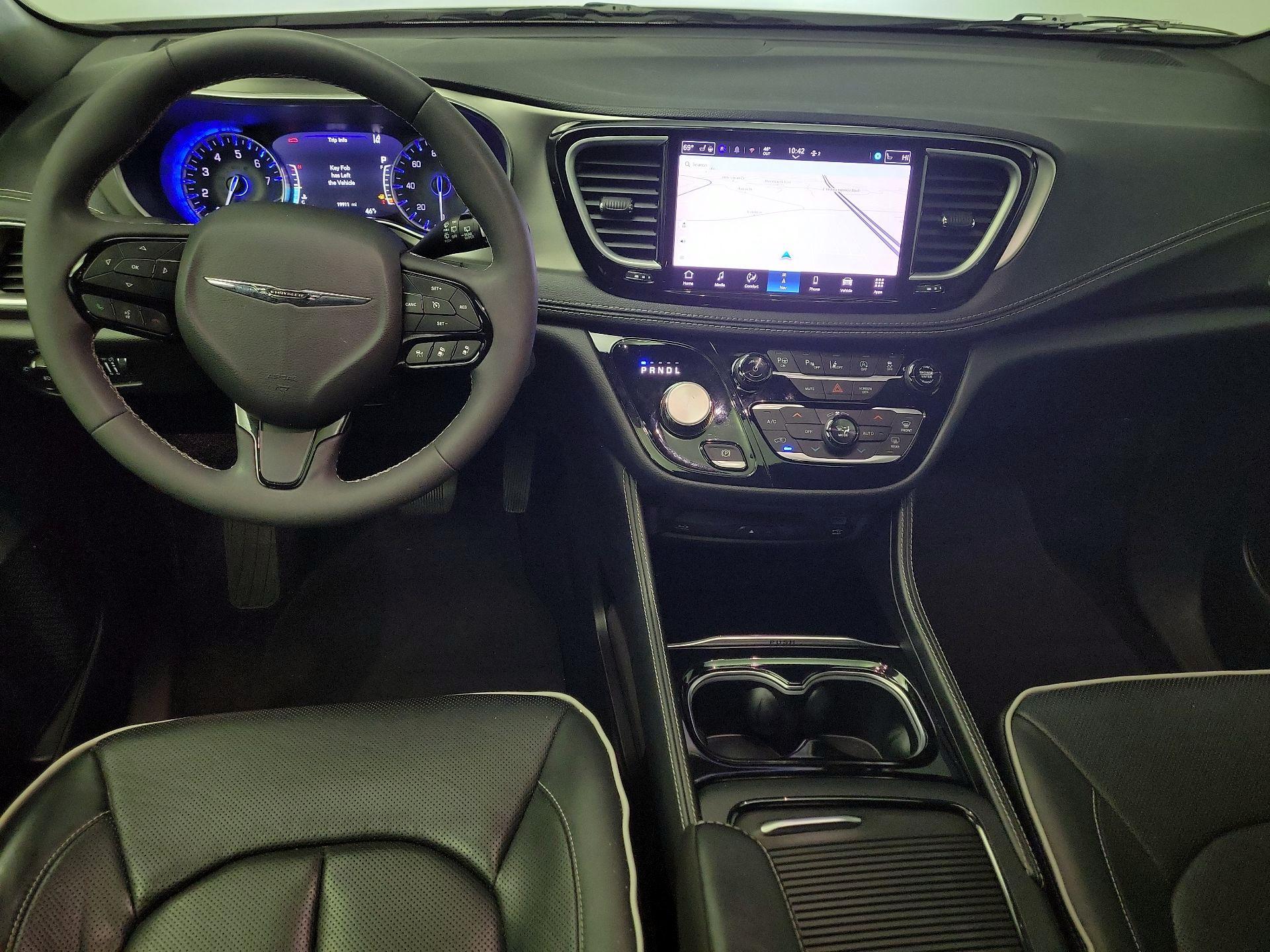 Thumbnail: 2024 Chrysler Pacifica - 9