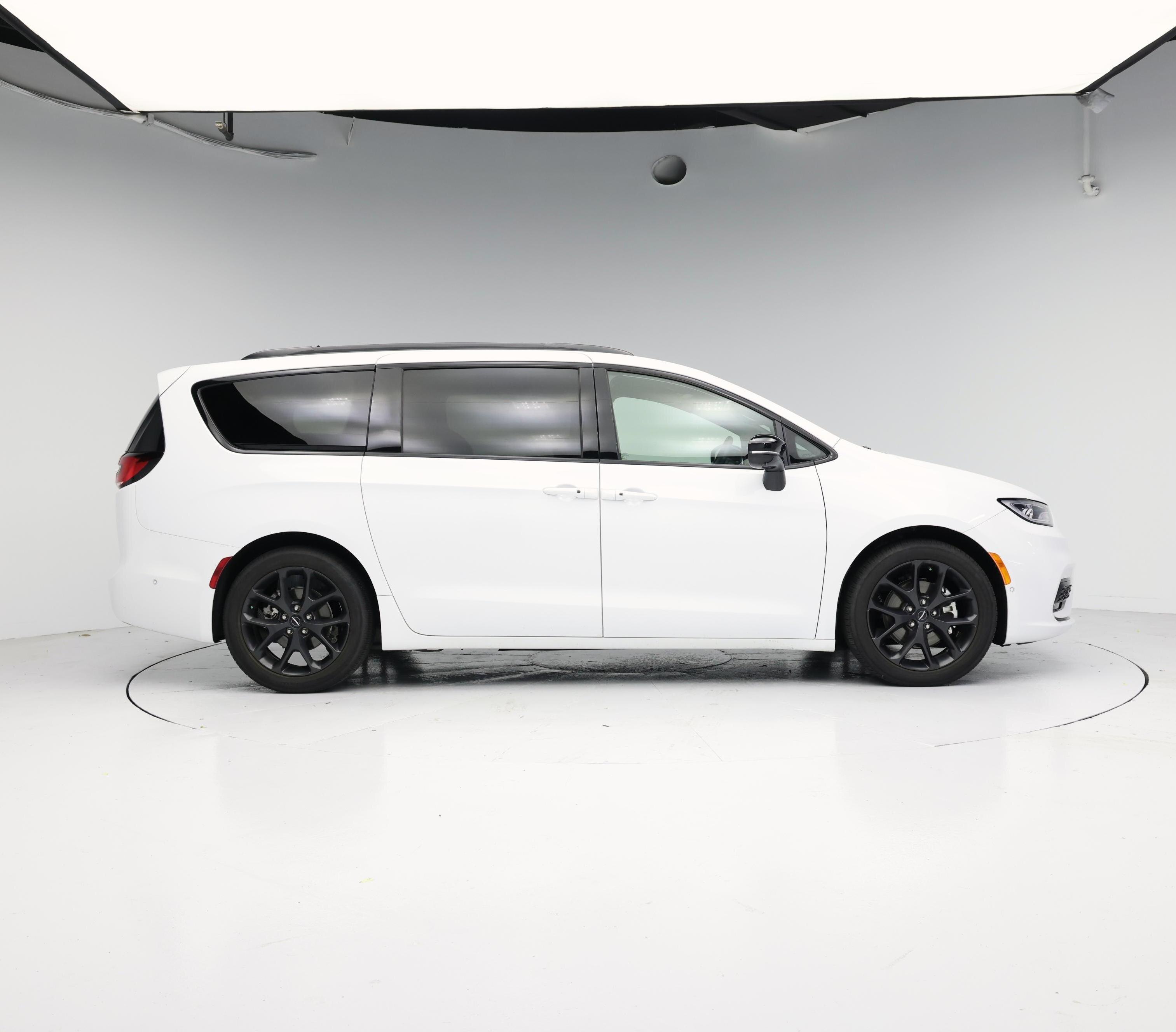 Thumbnail: 2024 Chrysler Pacifica - 7