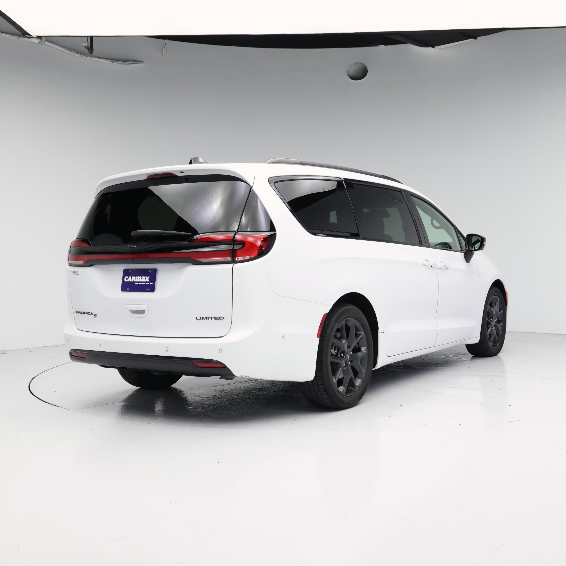 Thumbnail: 2024 Chrysler Pacifica - 8