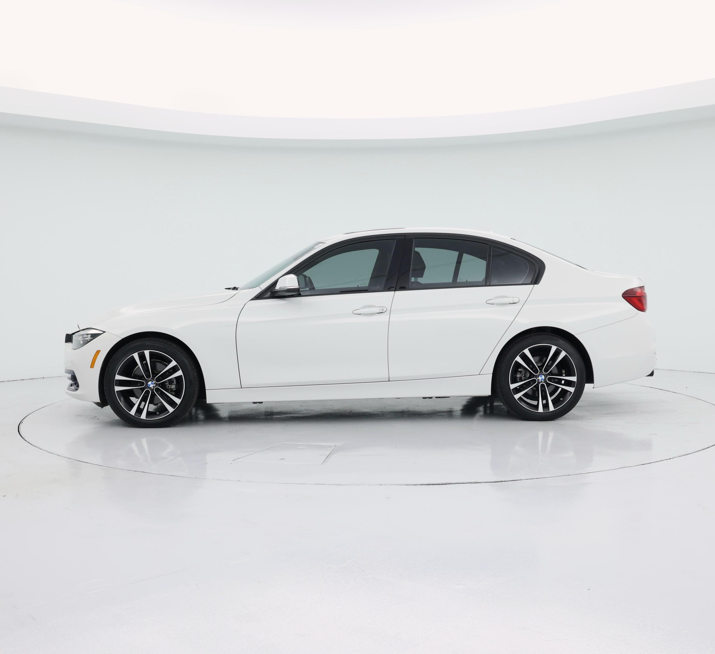 Thumbnail: 2018 BMW 3 Series - 3