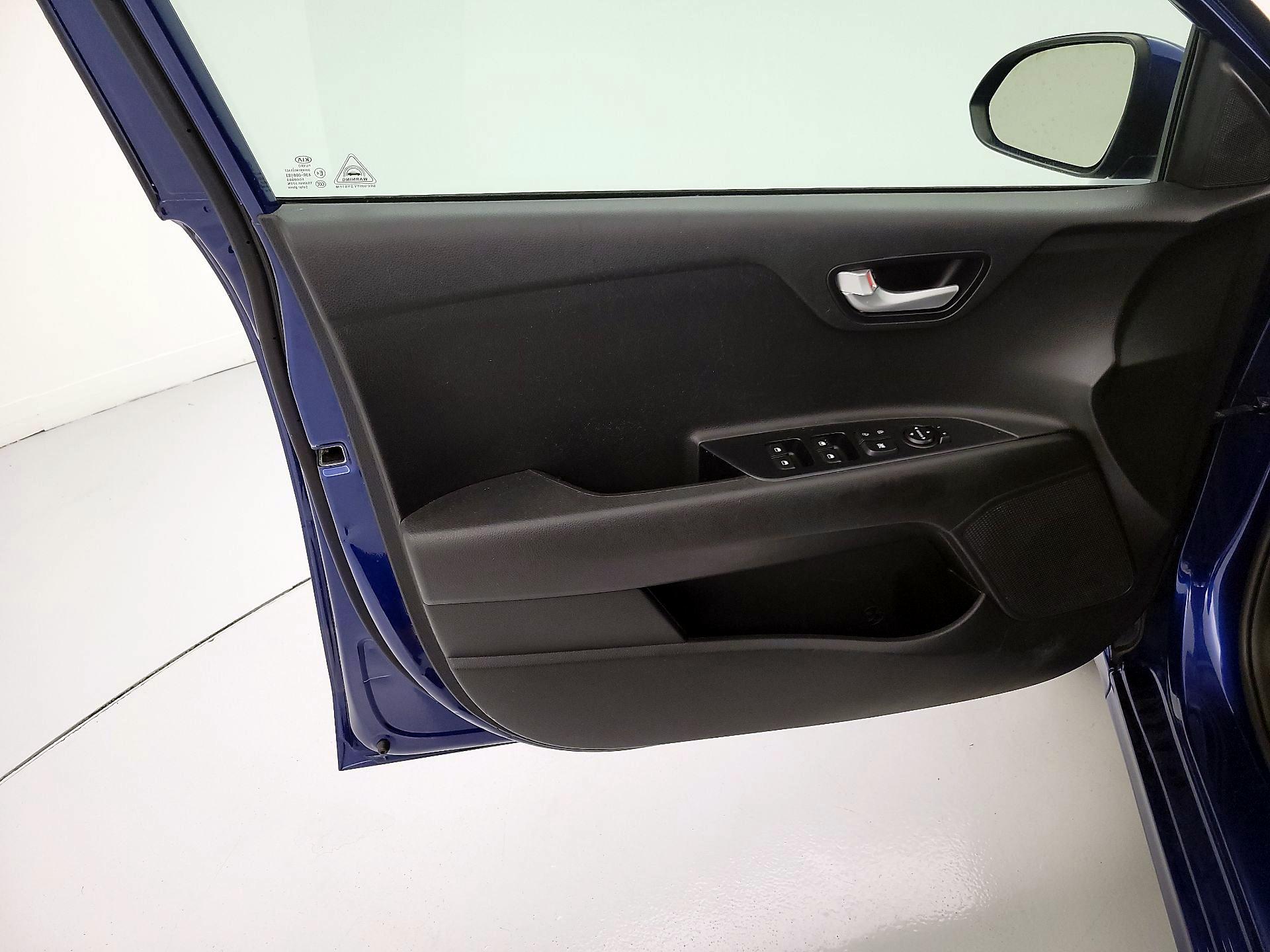 Thumbnail: 2019 Kia Rio - 12