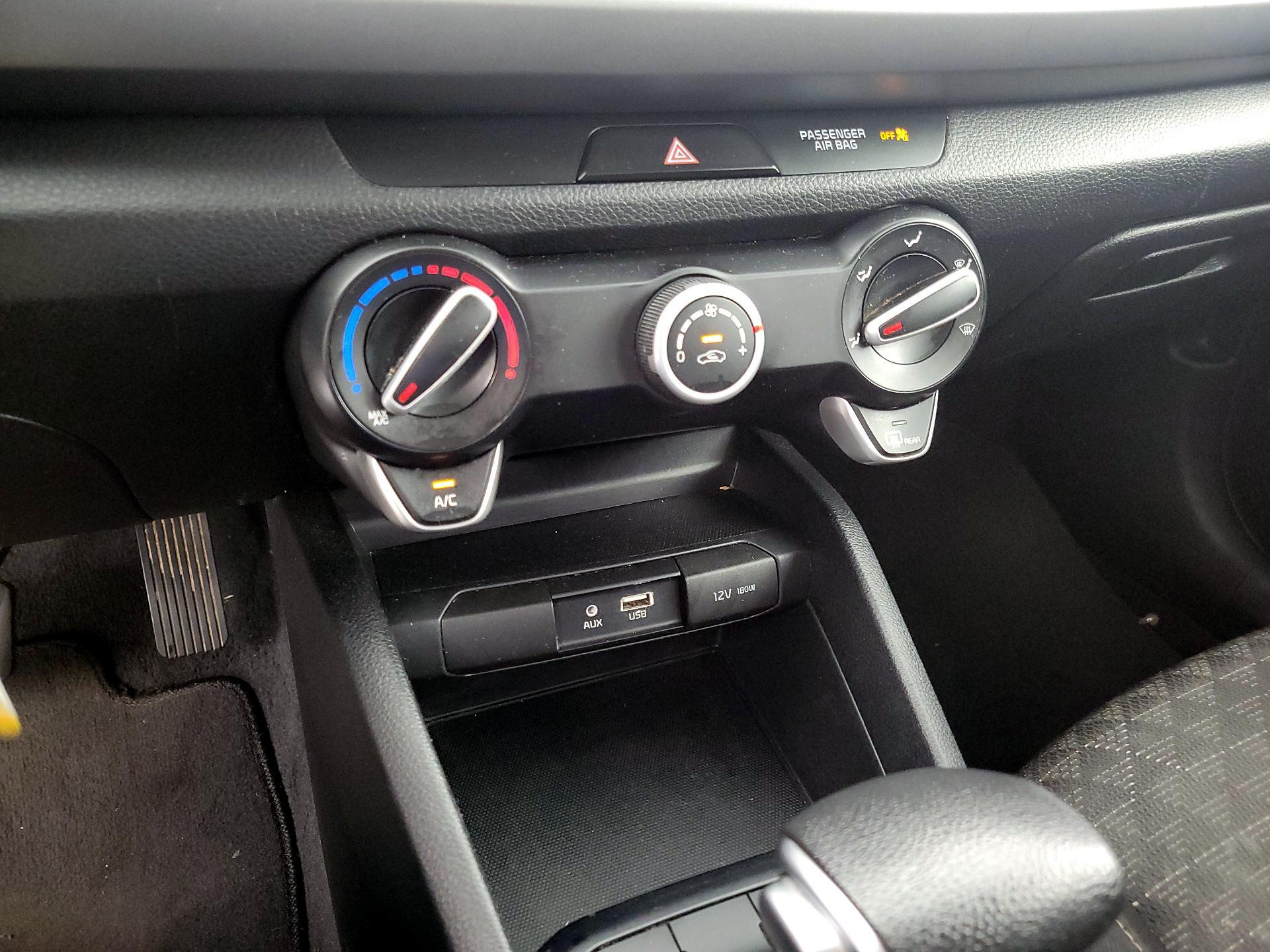 Thumbnail: 2019 Kia Rio - 16