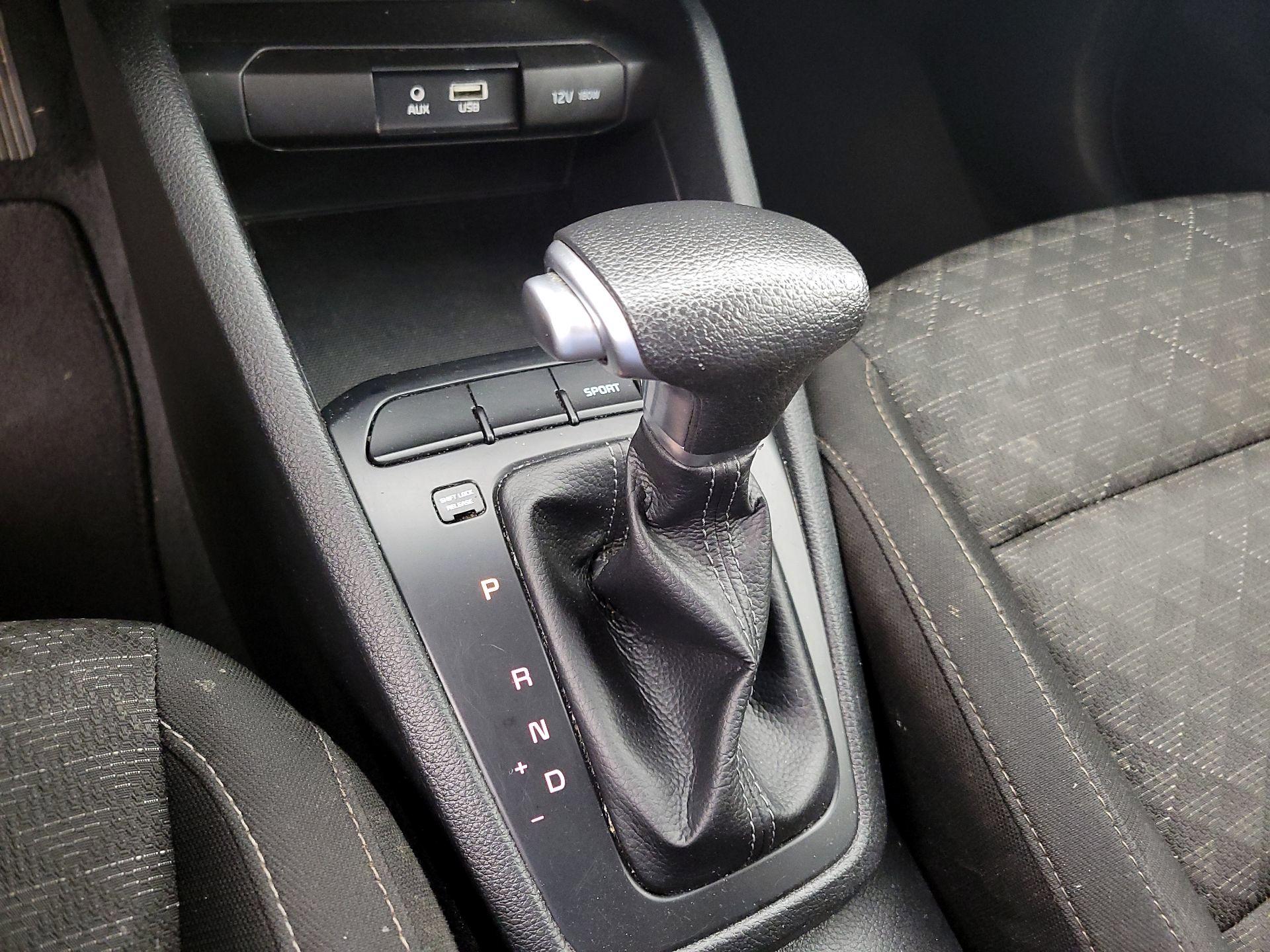 Thumbnail: 2019 Kia Rio - 17