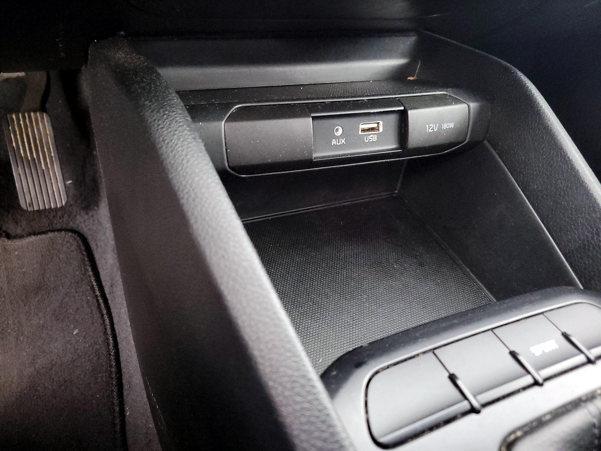 Thumbnail: 2019 Kia Rio - 18