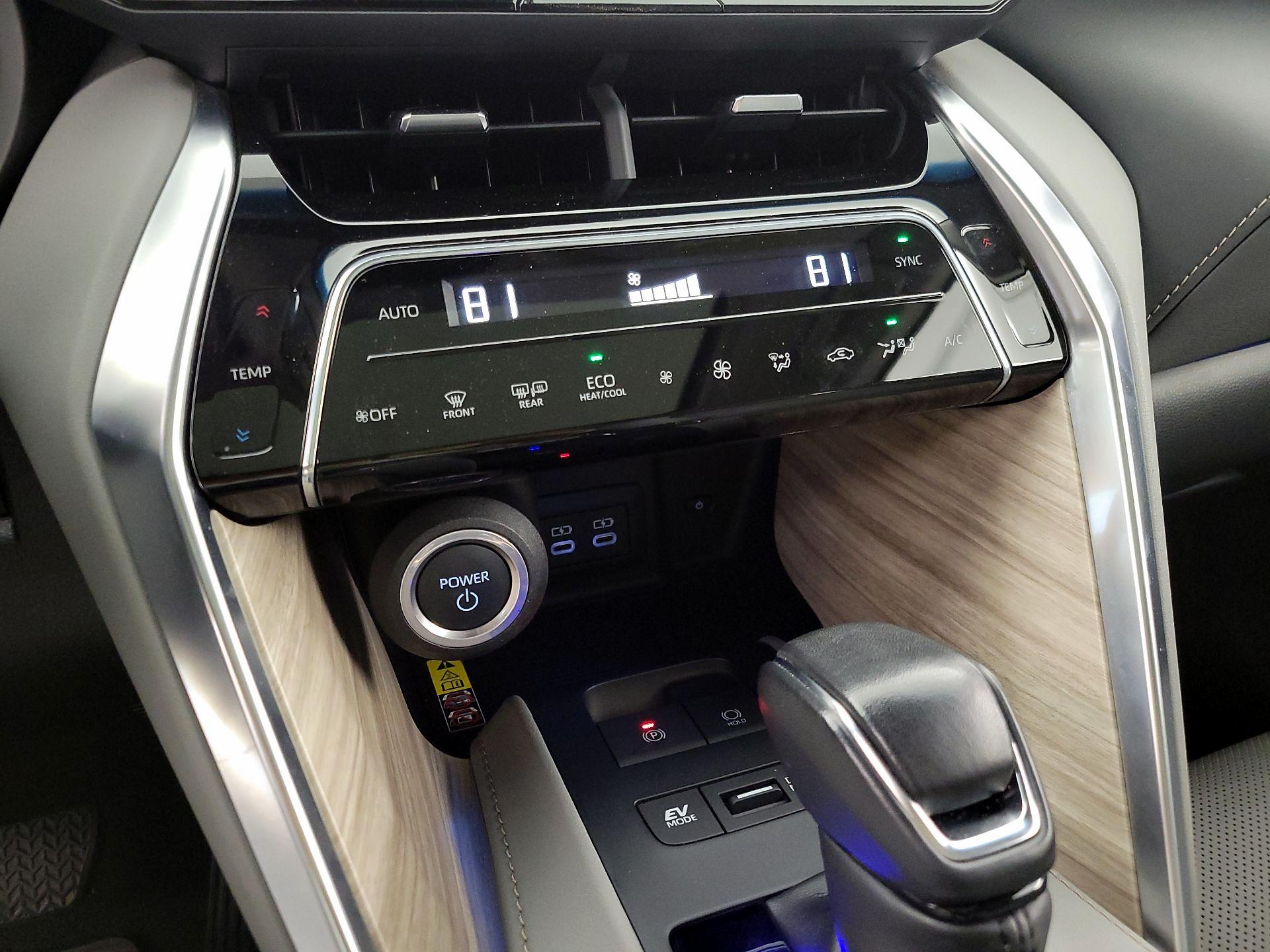 Thumbnail: 2023 Toyota Venza - 16