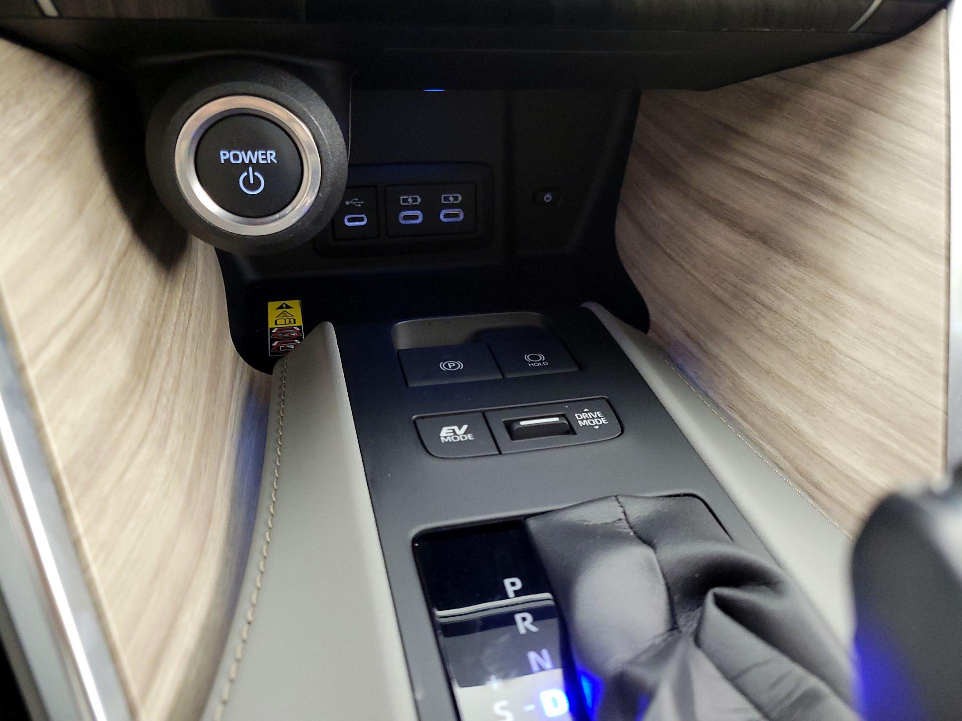 Thumbnail: 2023 Toyota Venza - 18