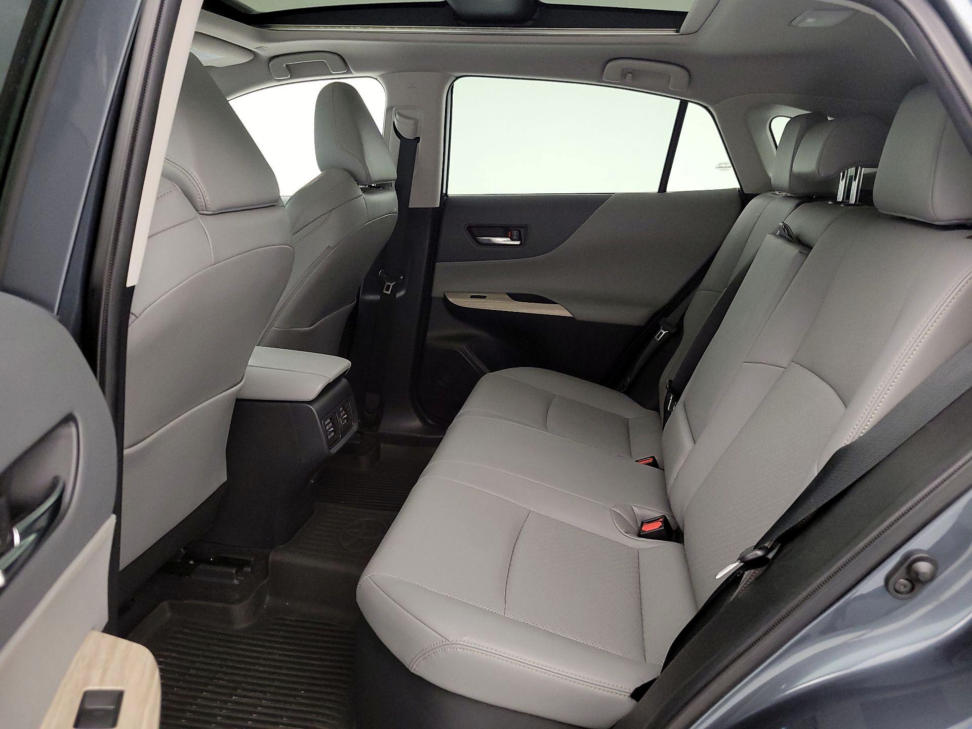 Thumbnail: 2023 Toyota Venza - 20