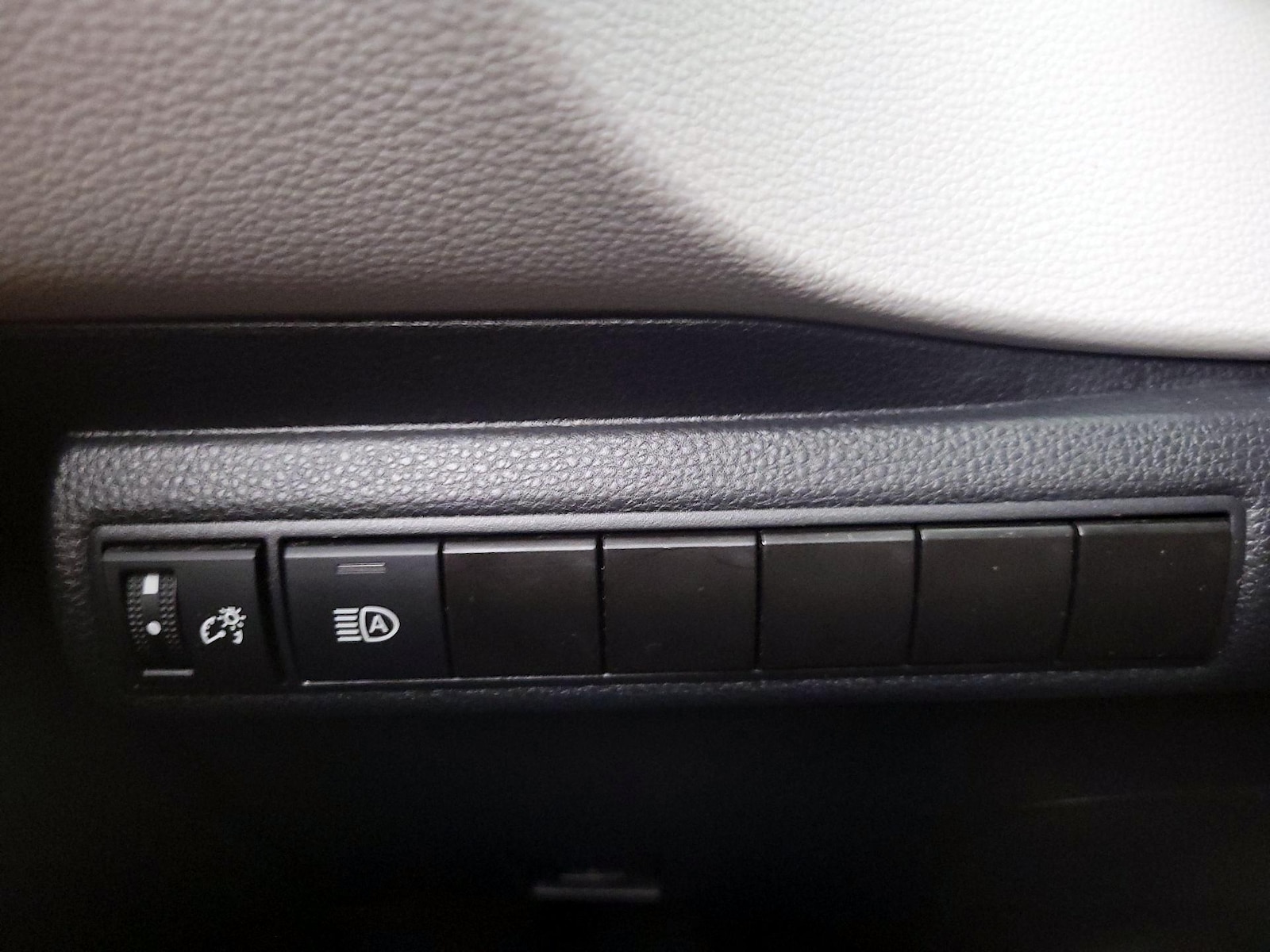 2024 Toyota Corolla LE - Photo 14
