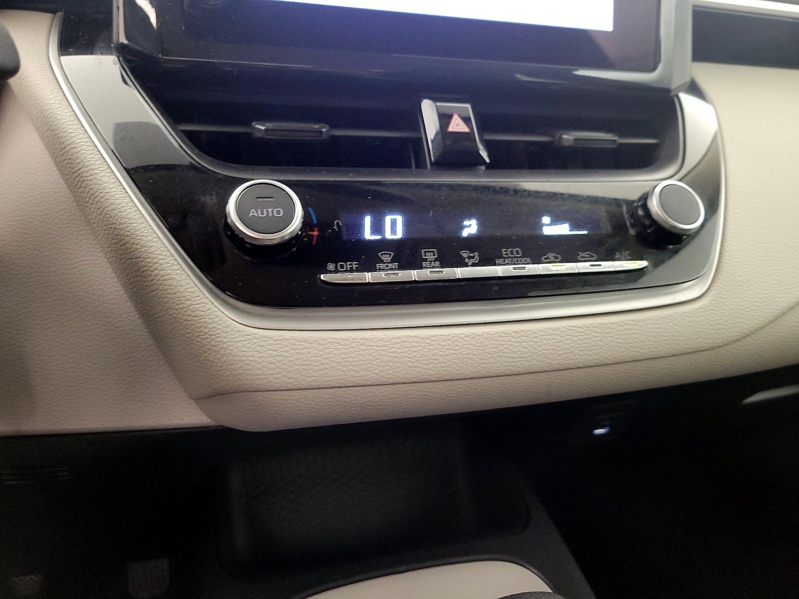 2024 Toyota Corolla LE - Photo 18