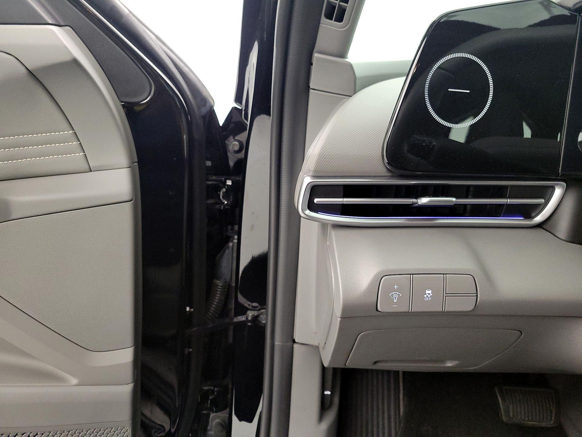 Thumbnail: 2024 Hyundai Elantra - 13