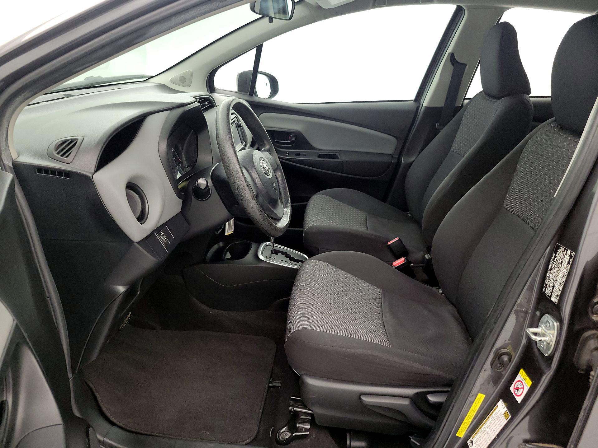 Thumbnail: 2015 Toyota Yaris - 11