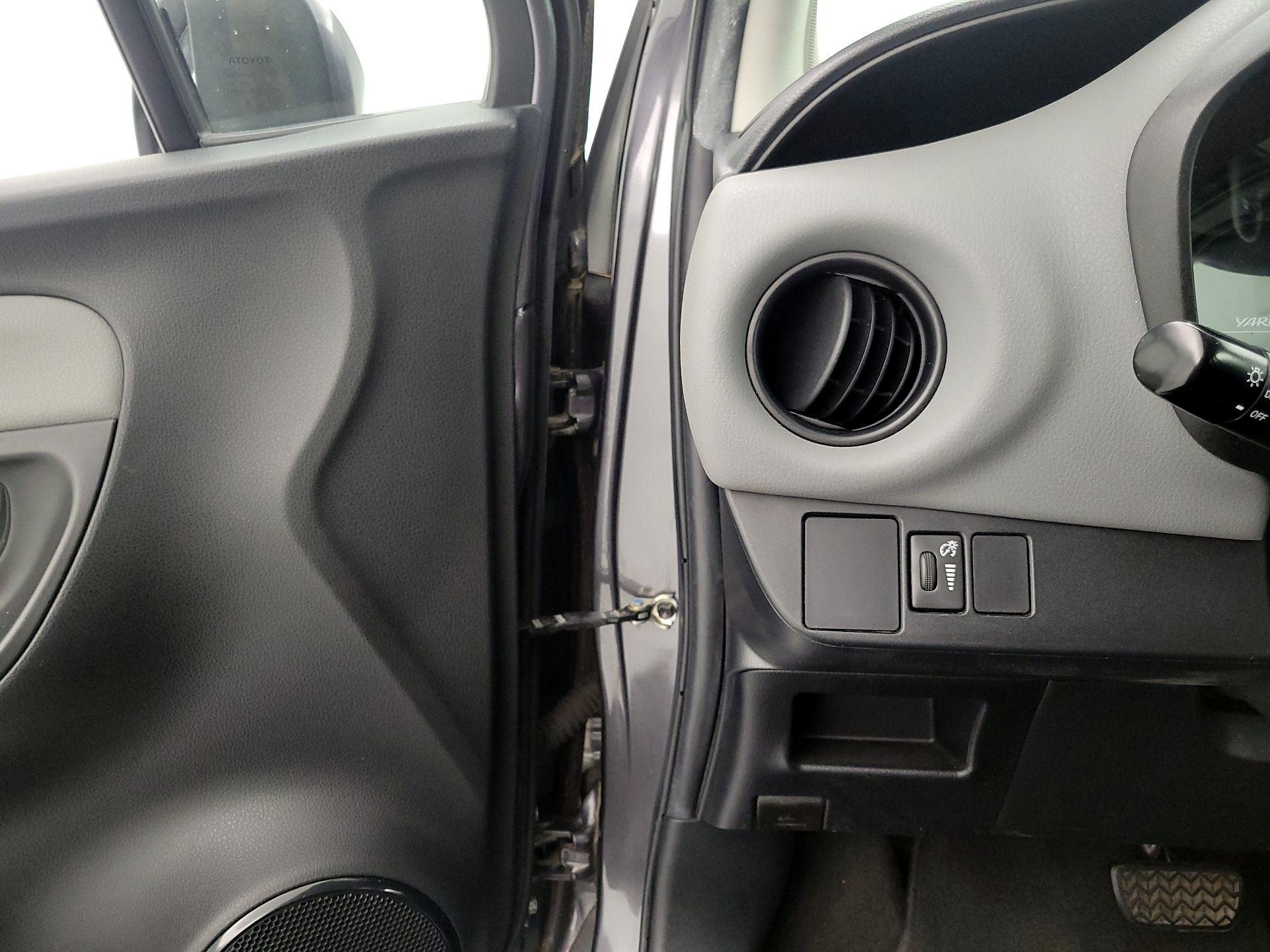 Thumbnail: 2015 Toyota Yaris - 13