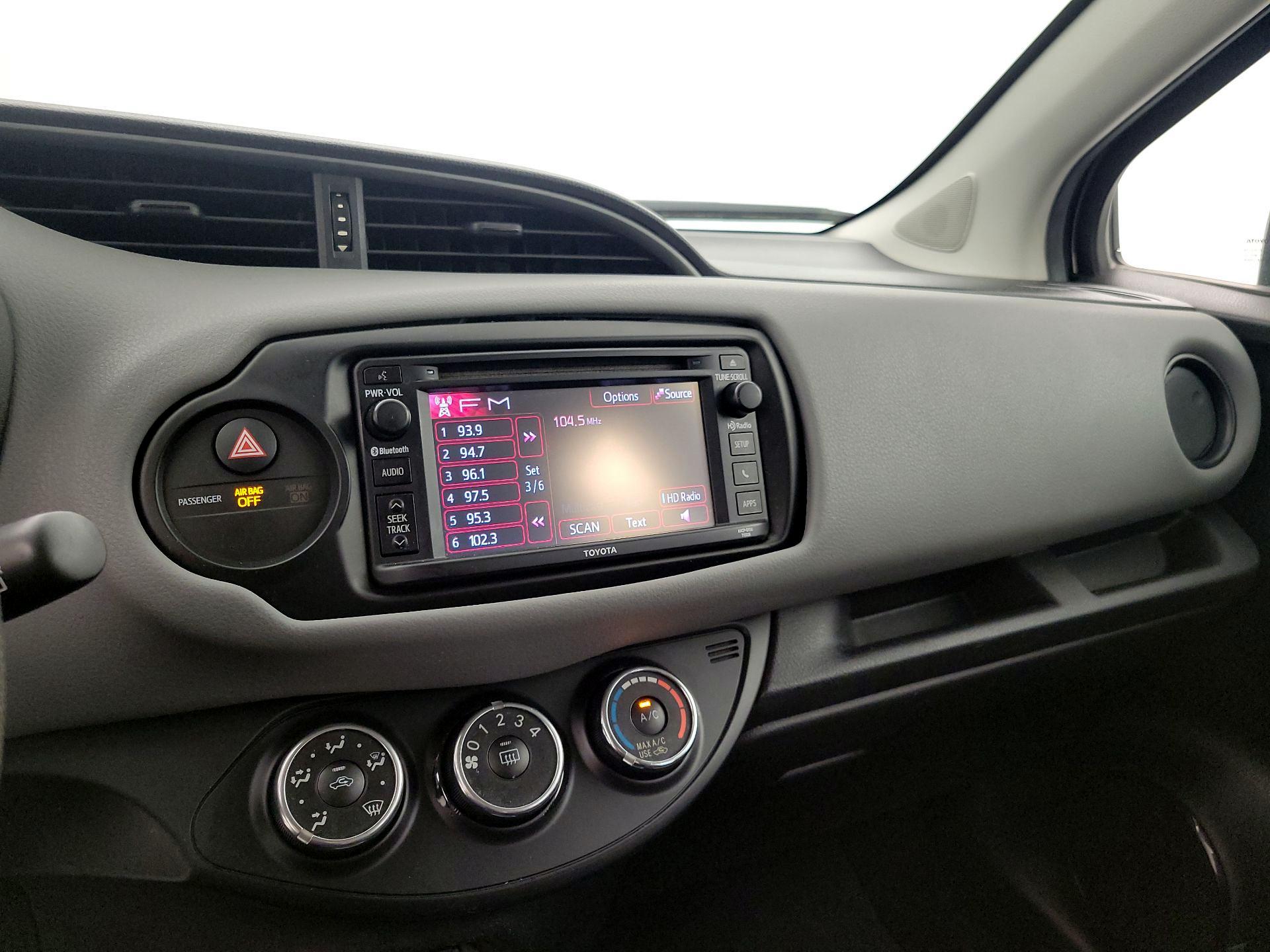 Thumbnail: 2015 Toyota Yaris - 14