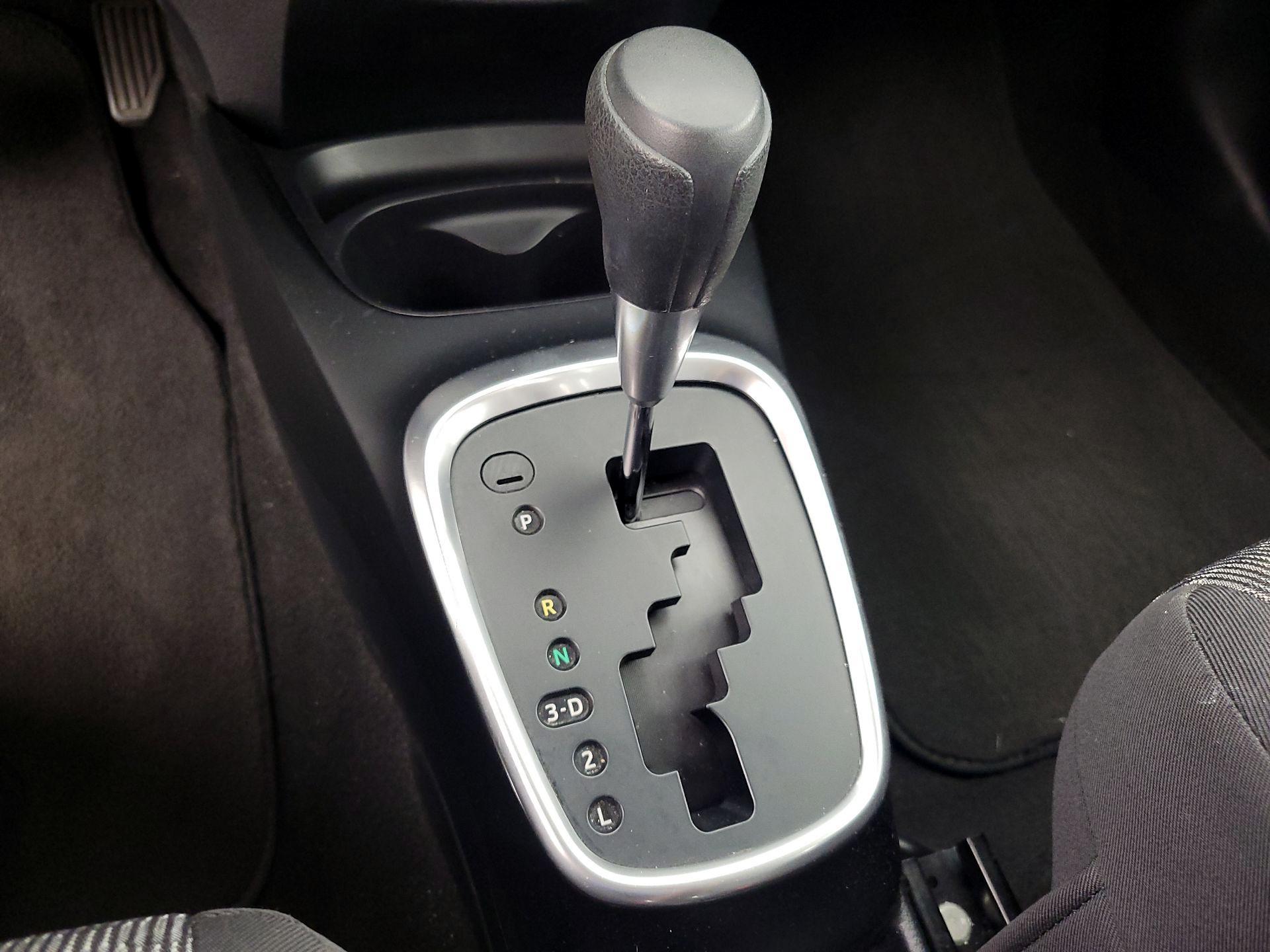 Thumbnail: 2015 Toyota Yaris - 16