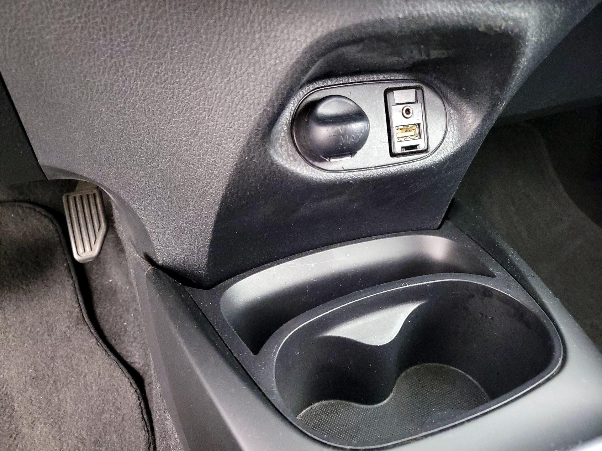 Thumbnail: 2015 Toyota Yaris - 17