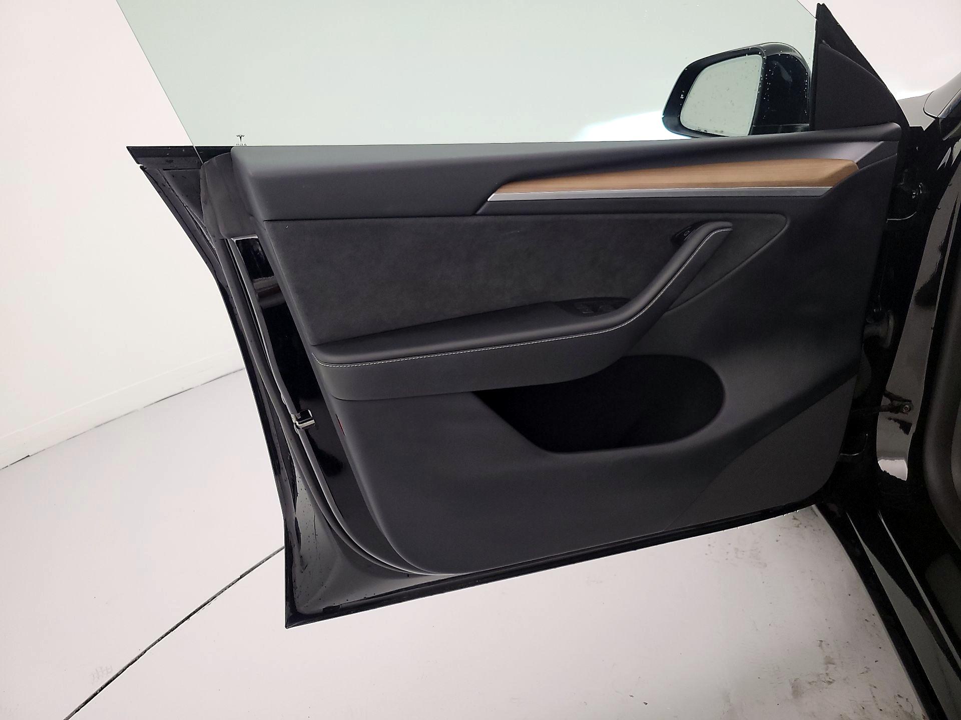 Thumbnail: 2023 Tesla Model Y - 12
