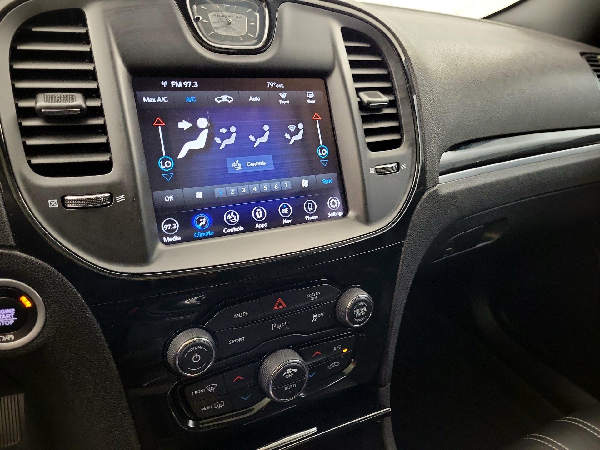 Thumbnail: 2023 Chrysler 300 - 17