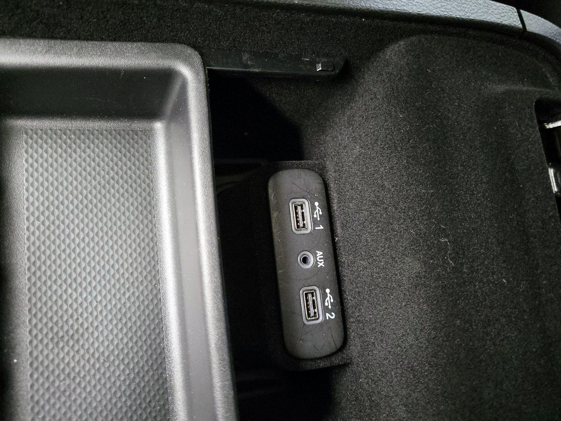 Thumbnail: 2023 Chrysler 300 - 19