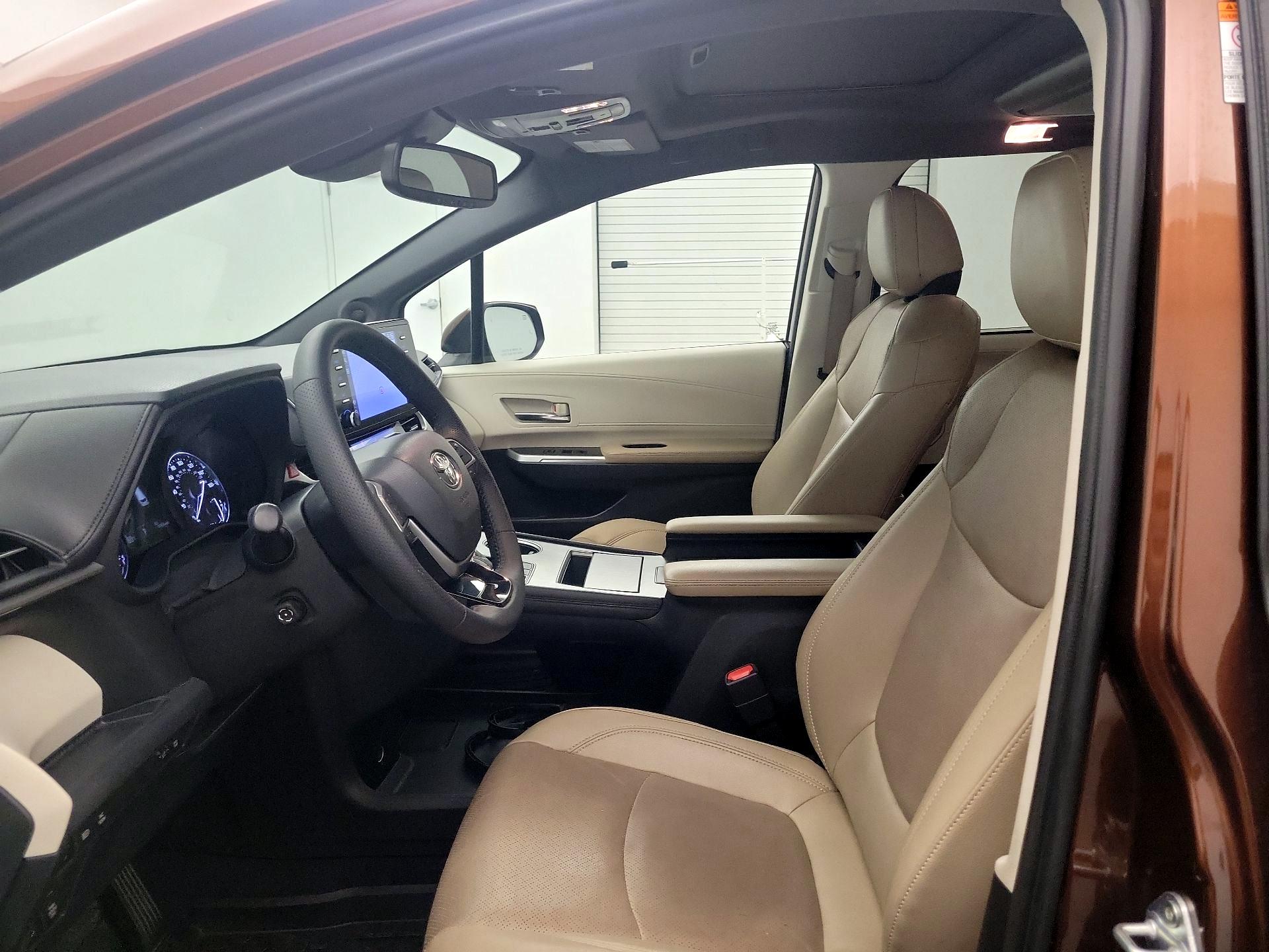 Thumbnail: 2022 Toyota Sienna - 11