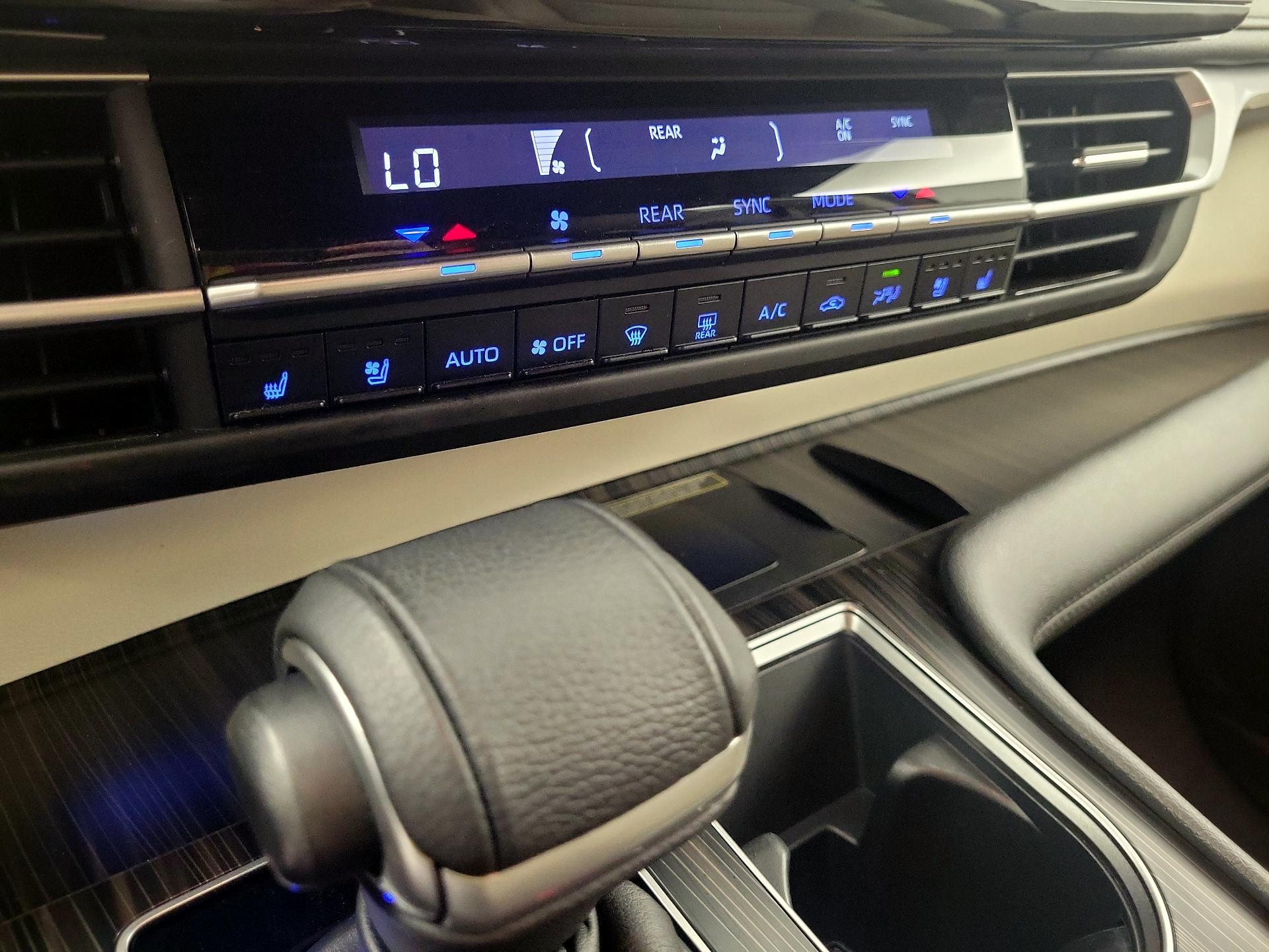 Thumbnail: 2022 Toyota Sienna - 17