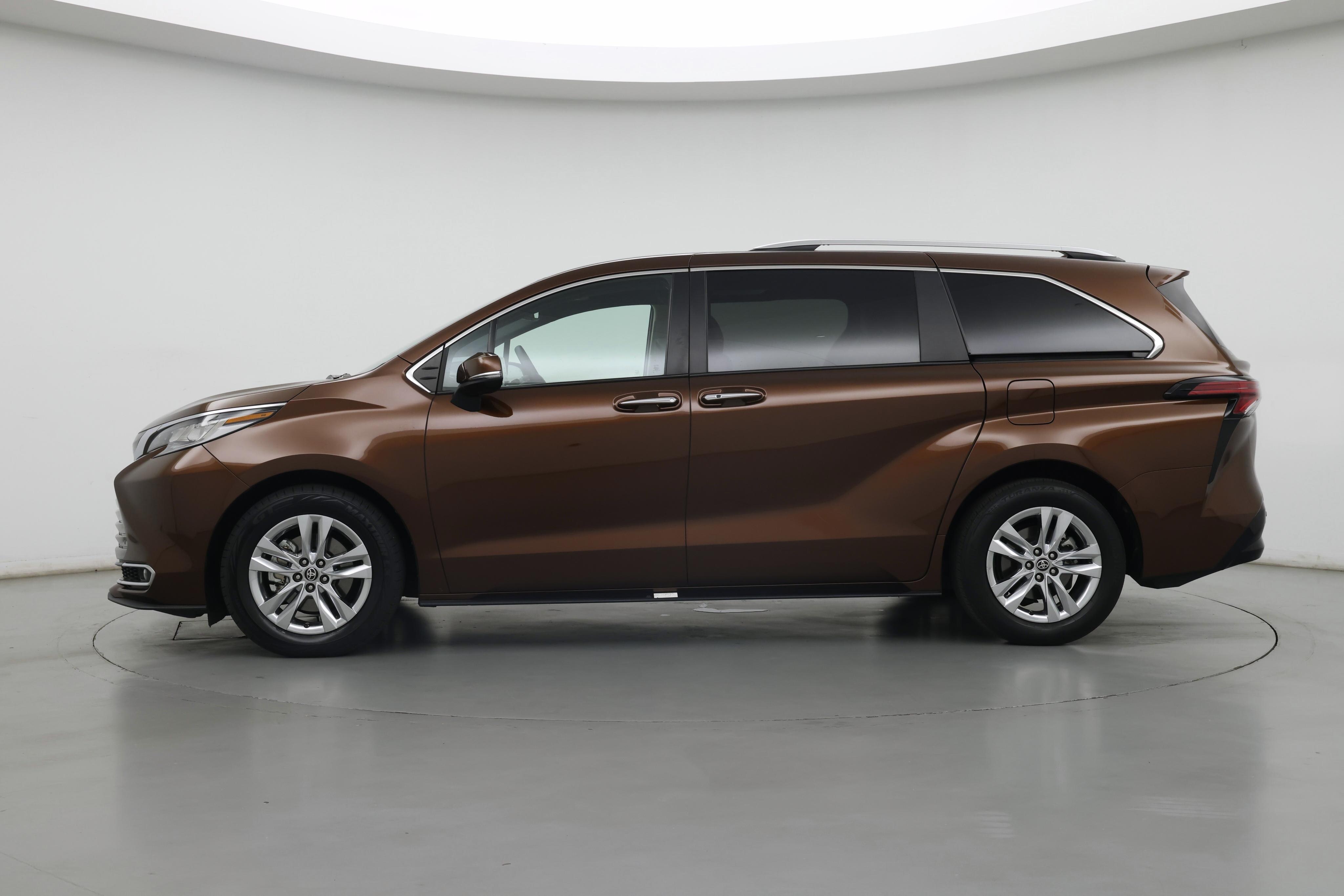 Thumbnail: 2022 Toyota Sienna - 3