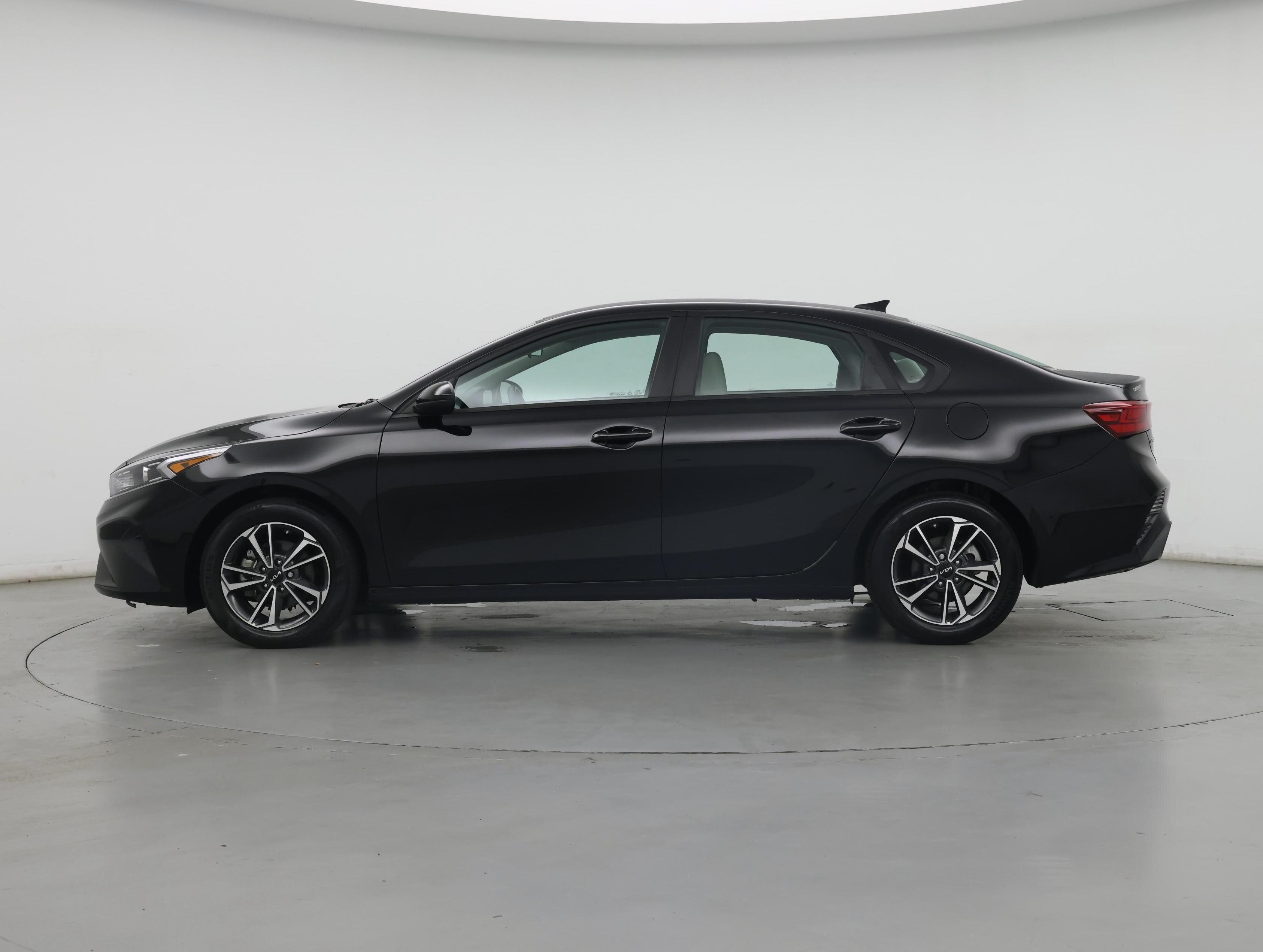 Thumbnail: 2023 Kia Forte - 3