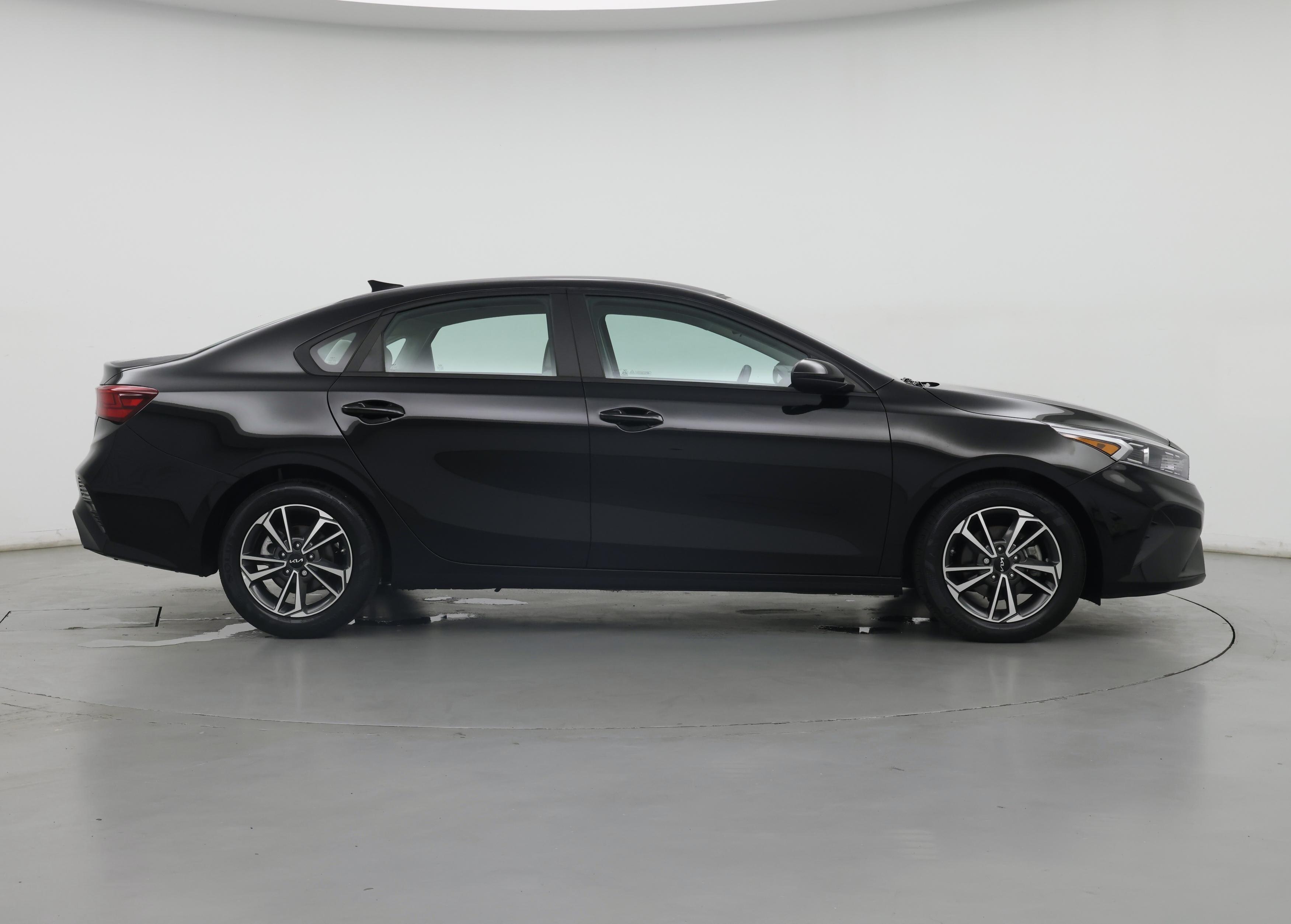 Thumbnail: 2023 Kia Forte - 7