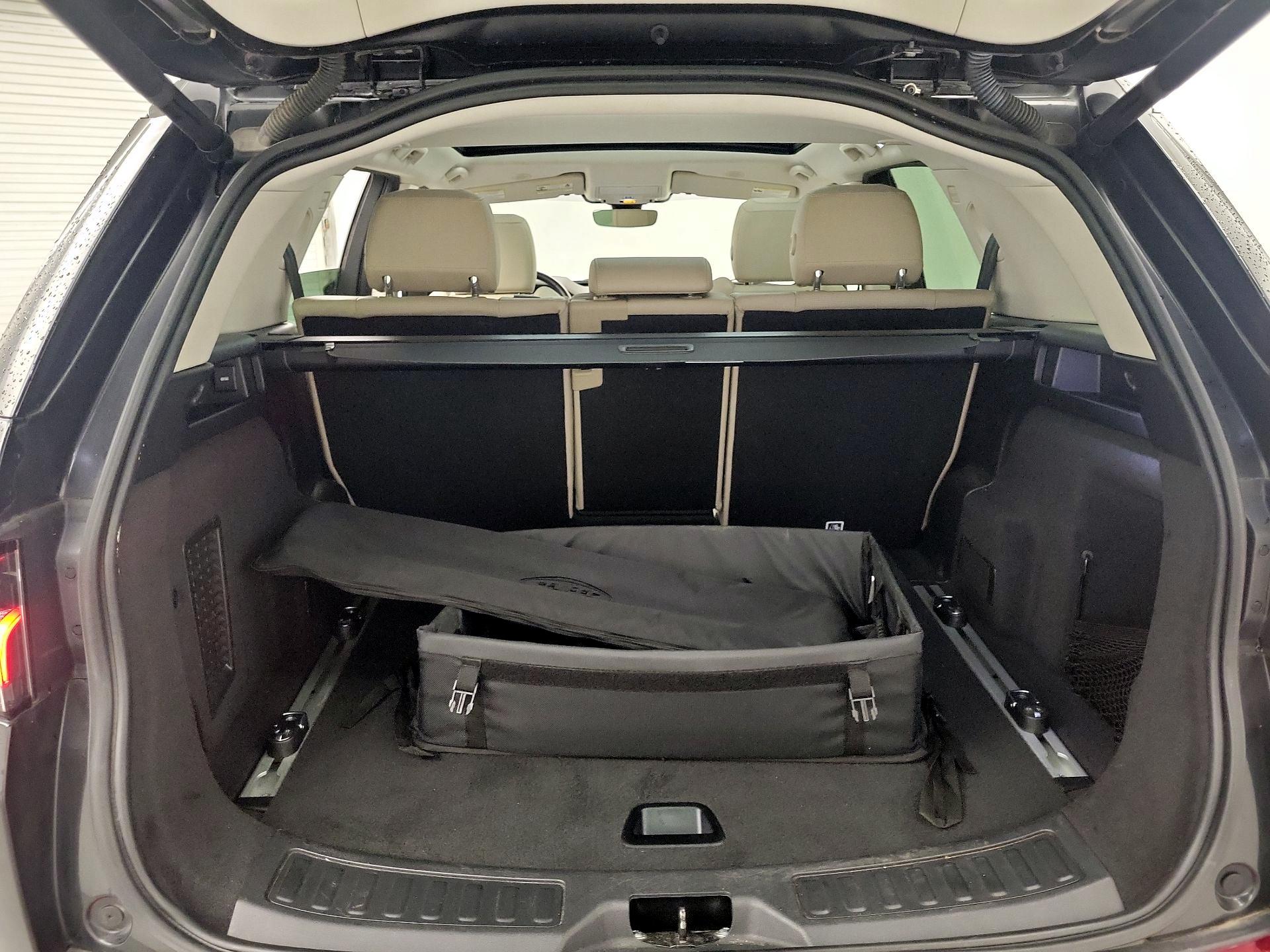 Thumbnail: 2021 Land Rover Discovery Sport - 20