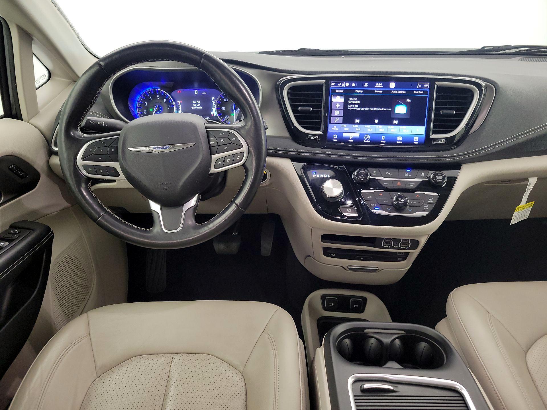 Thumbnail: 2021 Chrysler Pacifica - 10