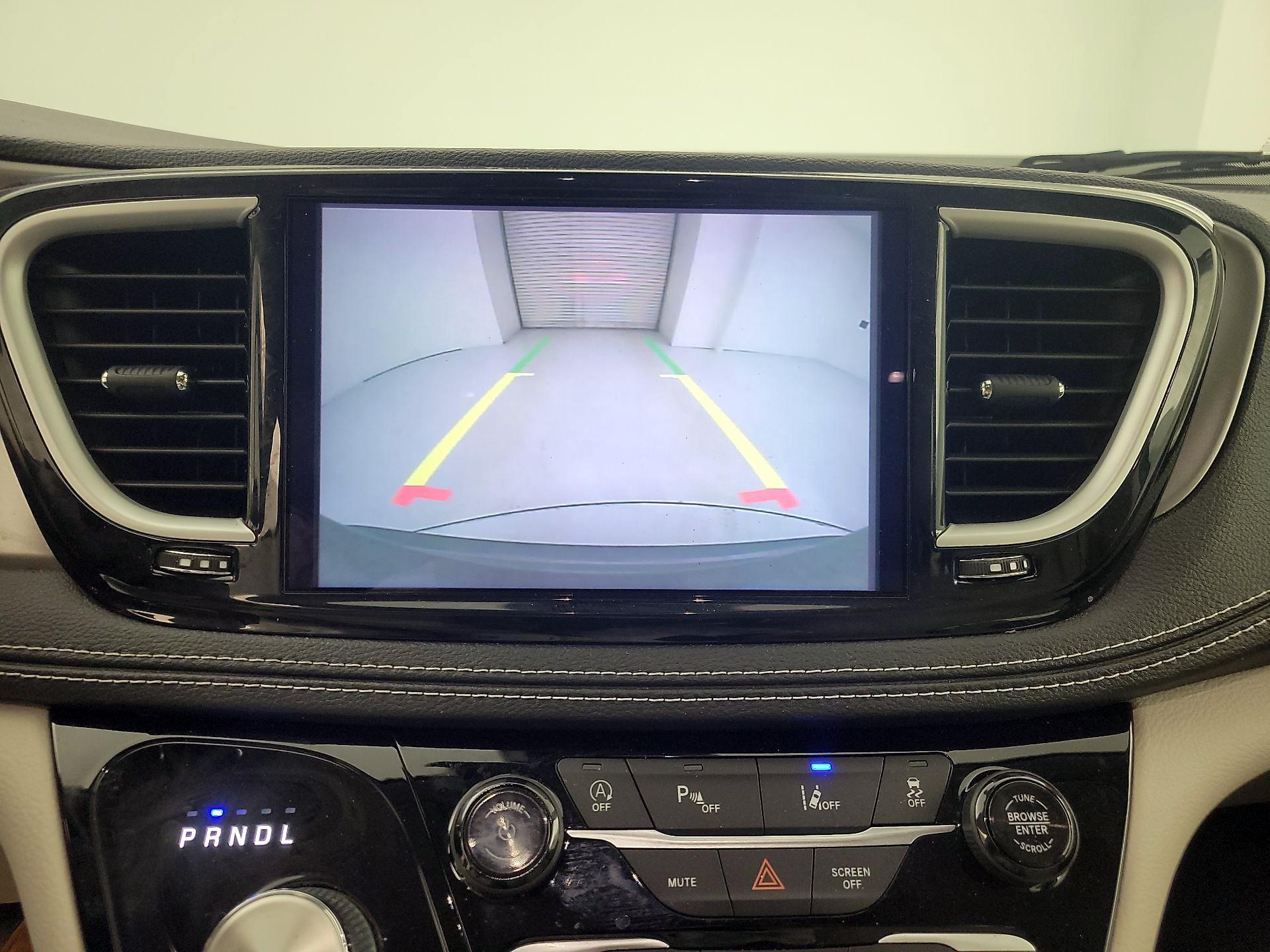 Thumbnail: 2021 Chrysler Pacifica - 14