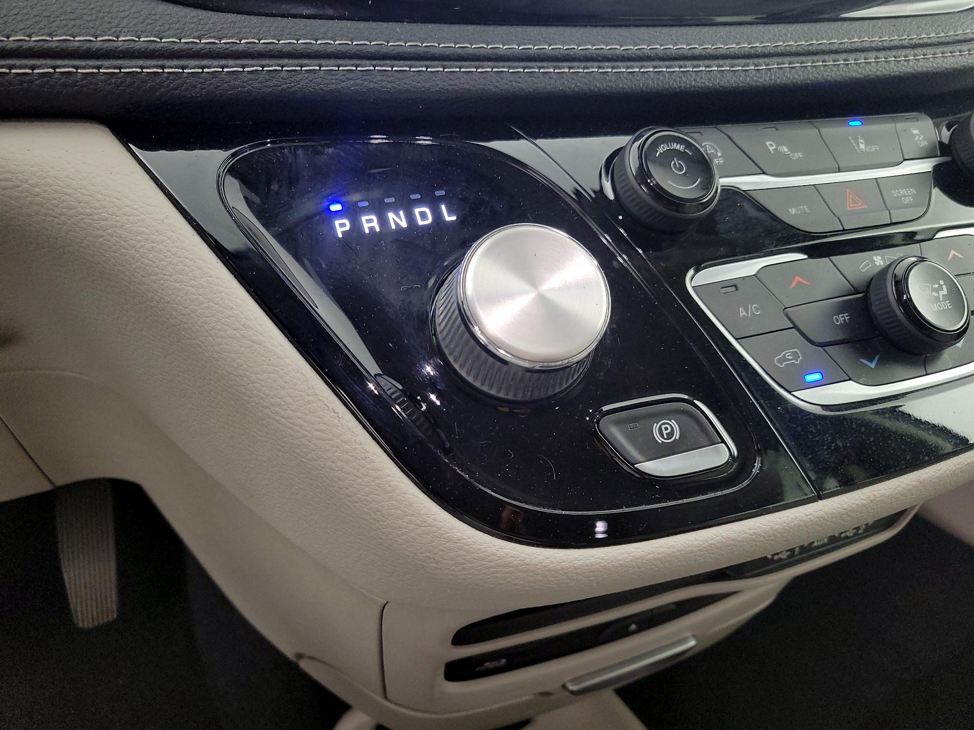 Thumbnail: 2021 Chrysler Pacifica - 17