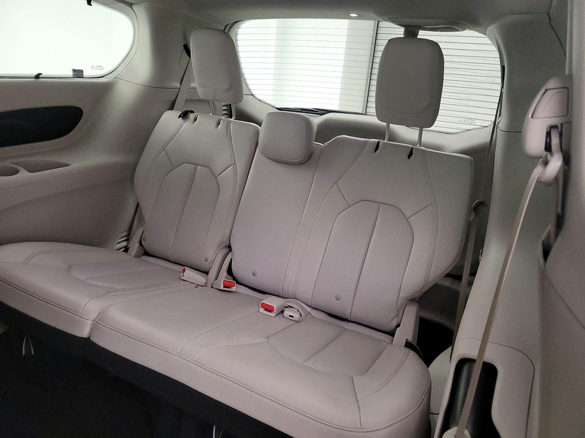 Thumbnail: 2021 Chrysler Pacifica - 20