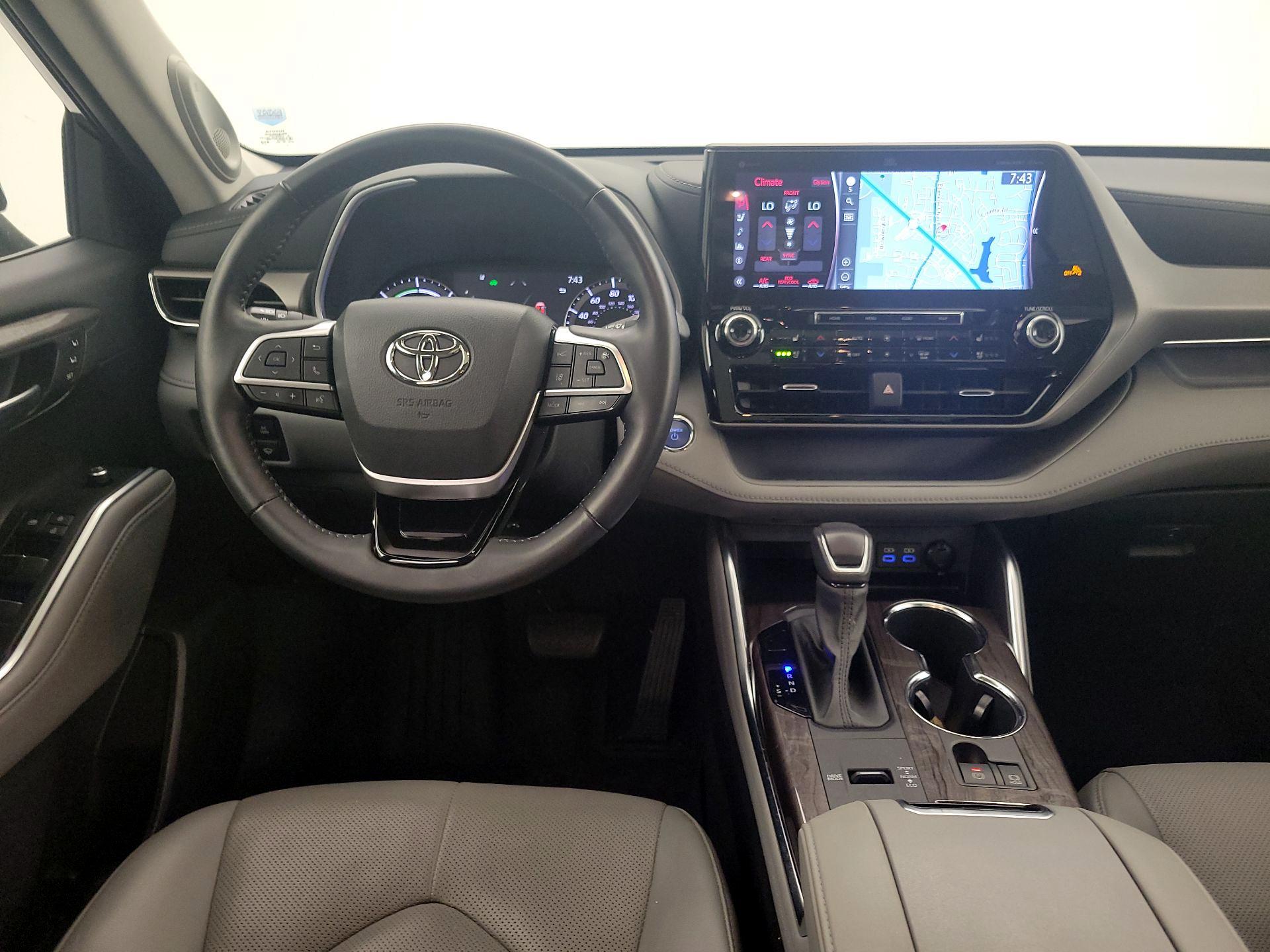 Thumbnail: 2022 Toyota Highlander - 10