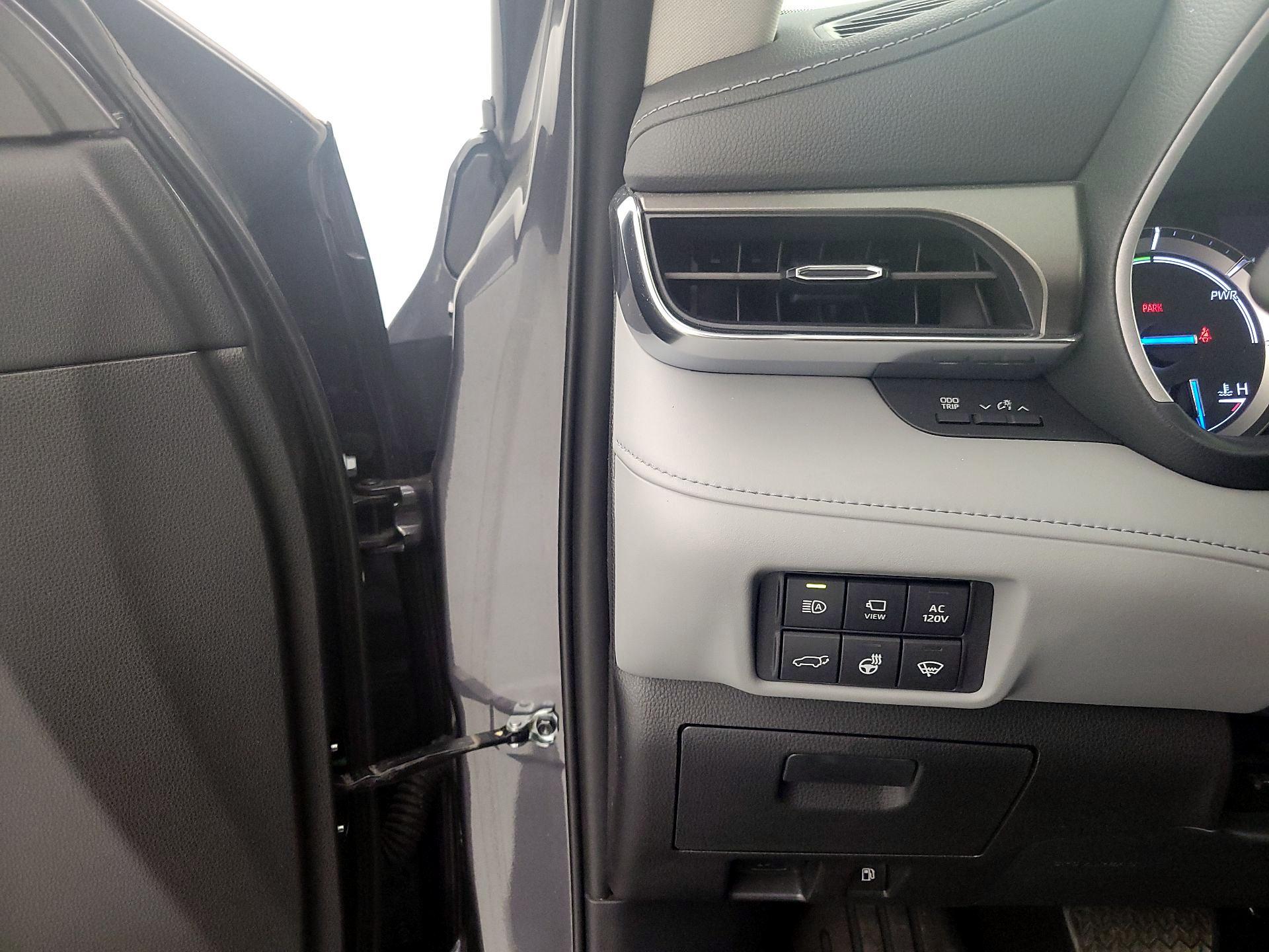 Thumbnail: 2022 Toyota Highlander - 13