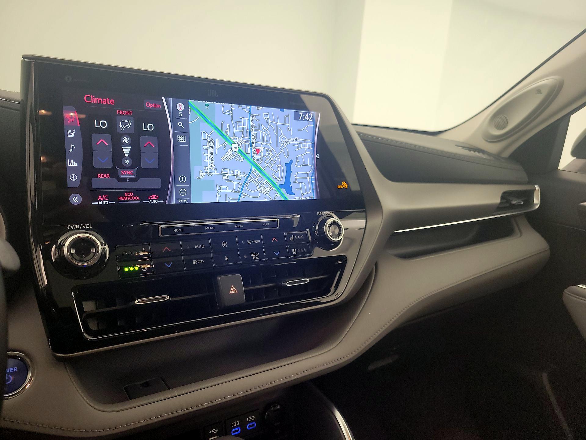 Thumbnail: 2022 Toyota Highlander - 14