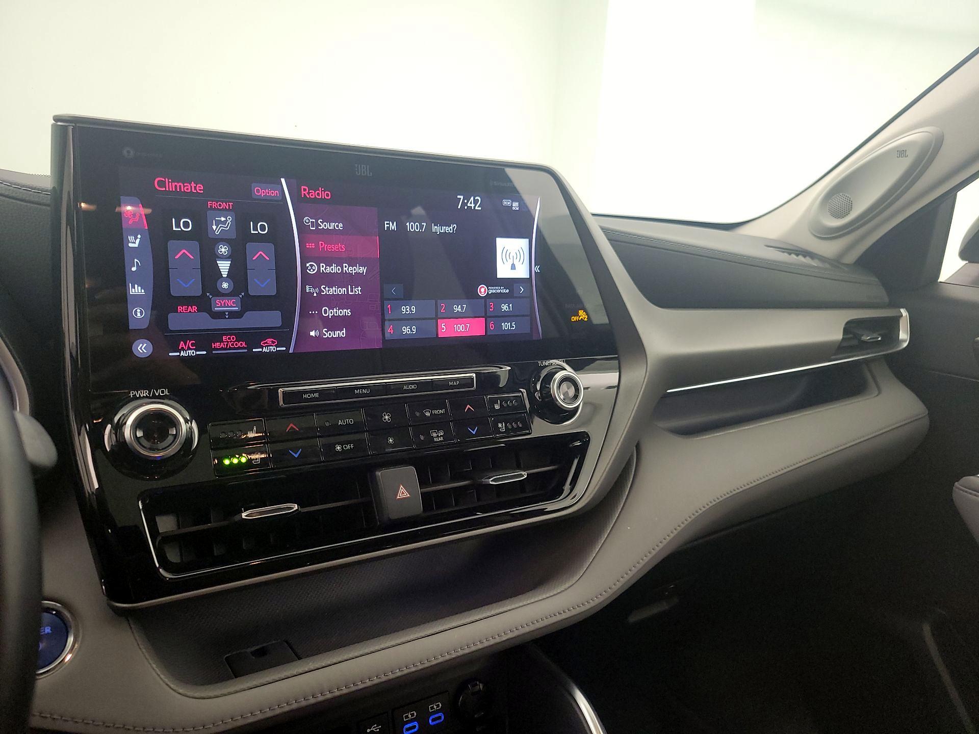 Thumbnail: 2022 Toyota Highlander - 16