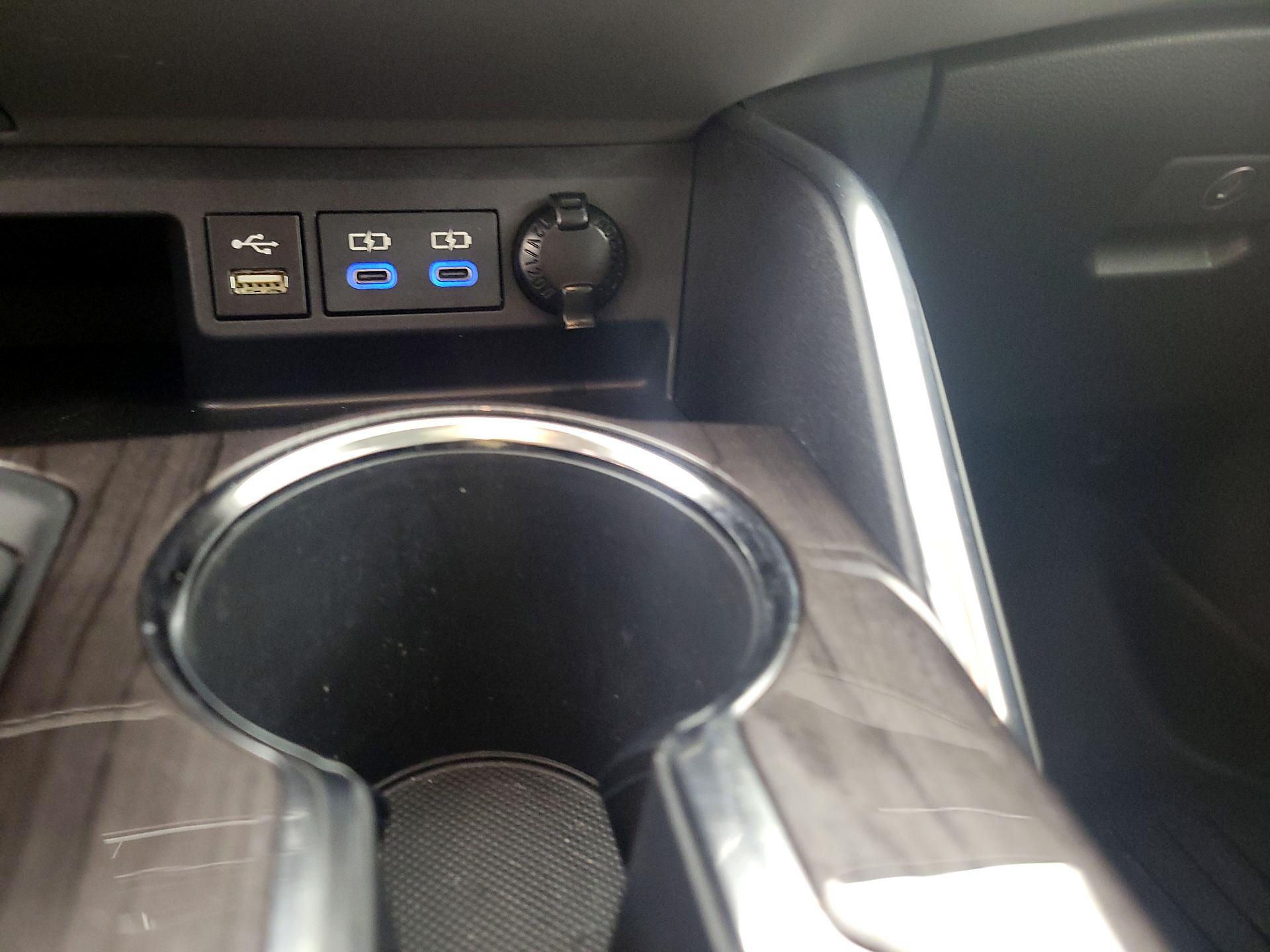 Thumbnail: 2022 Toyota Highlander - 19