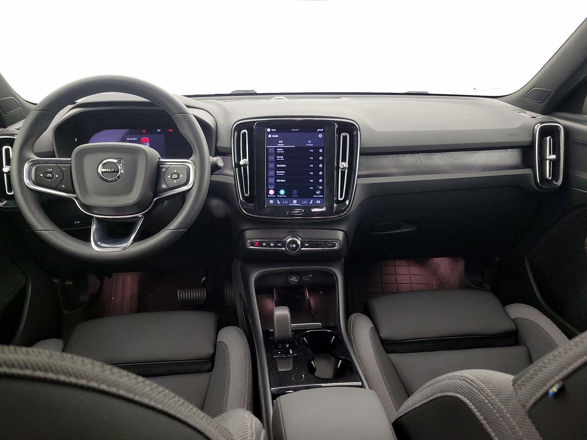 Thumbnail: 2024 Volvo XC40 - 9